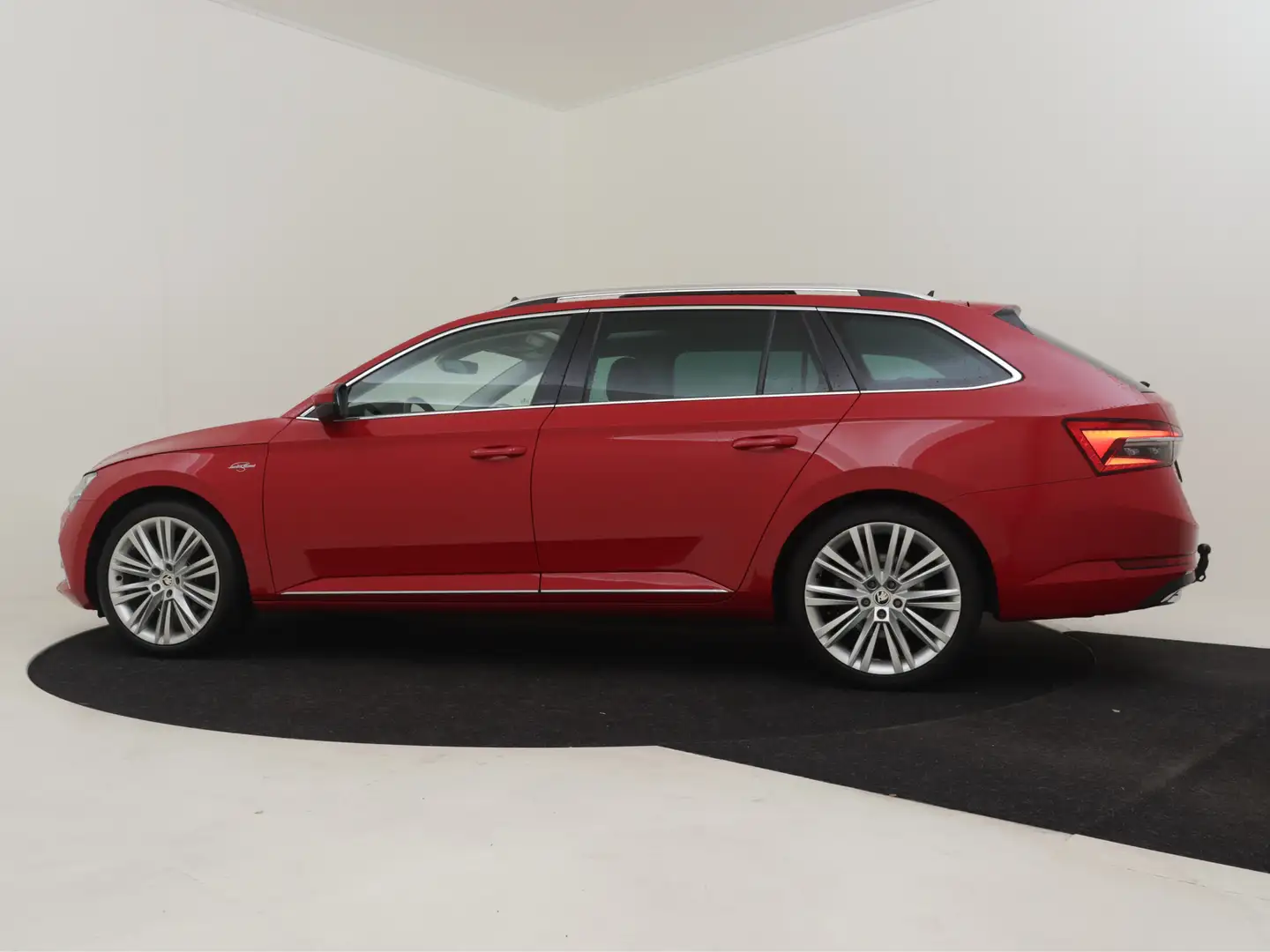 Skoda Superb Combi 1.4 TSI iV laurin klement 218pk Trekhaak | 3 Rood - 2