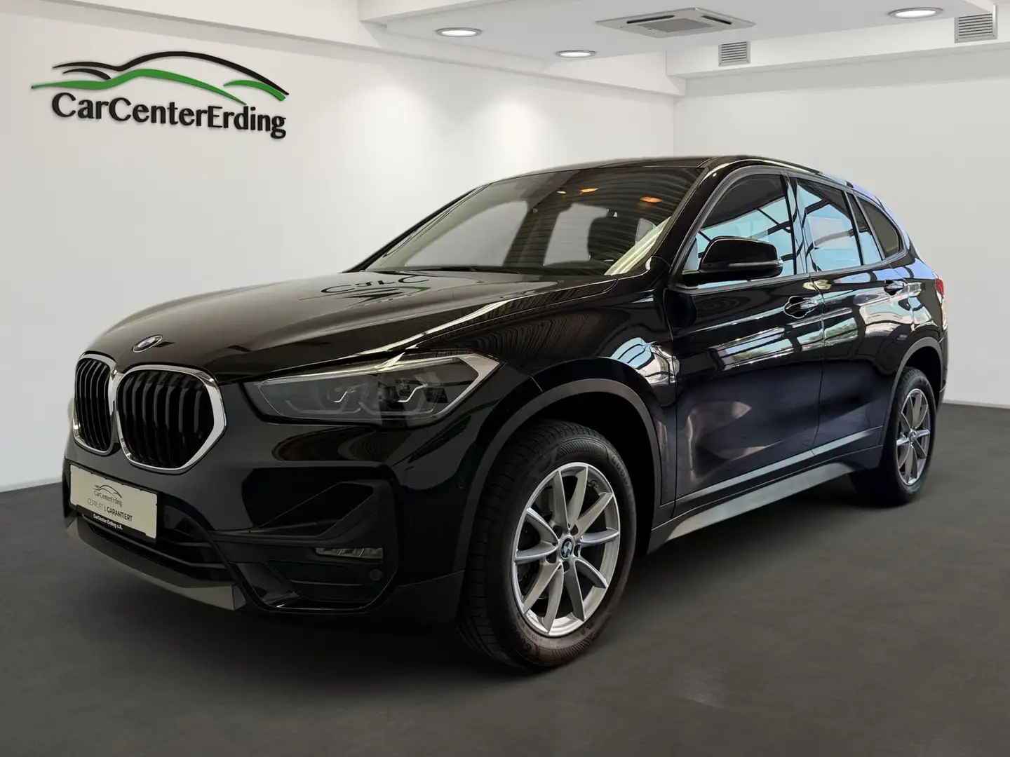 BMW X1 sDrive18d*LED*Kamera*Panorama*AHK*DAB*Tempo.* Schwarz - 1