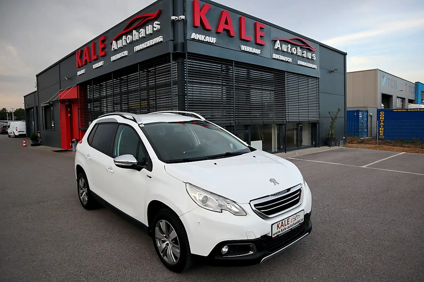 Peugeot 2008 1,2 PureTech 110 S&S Style Weiß - 1