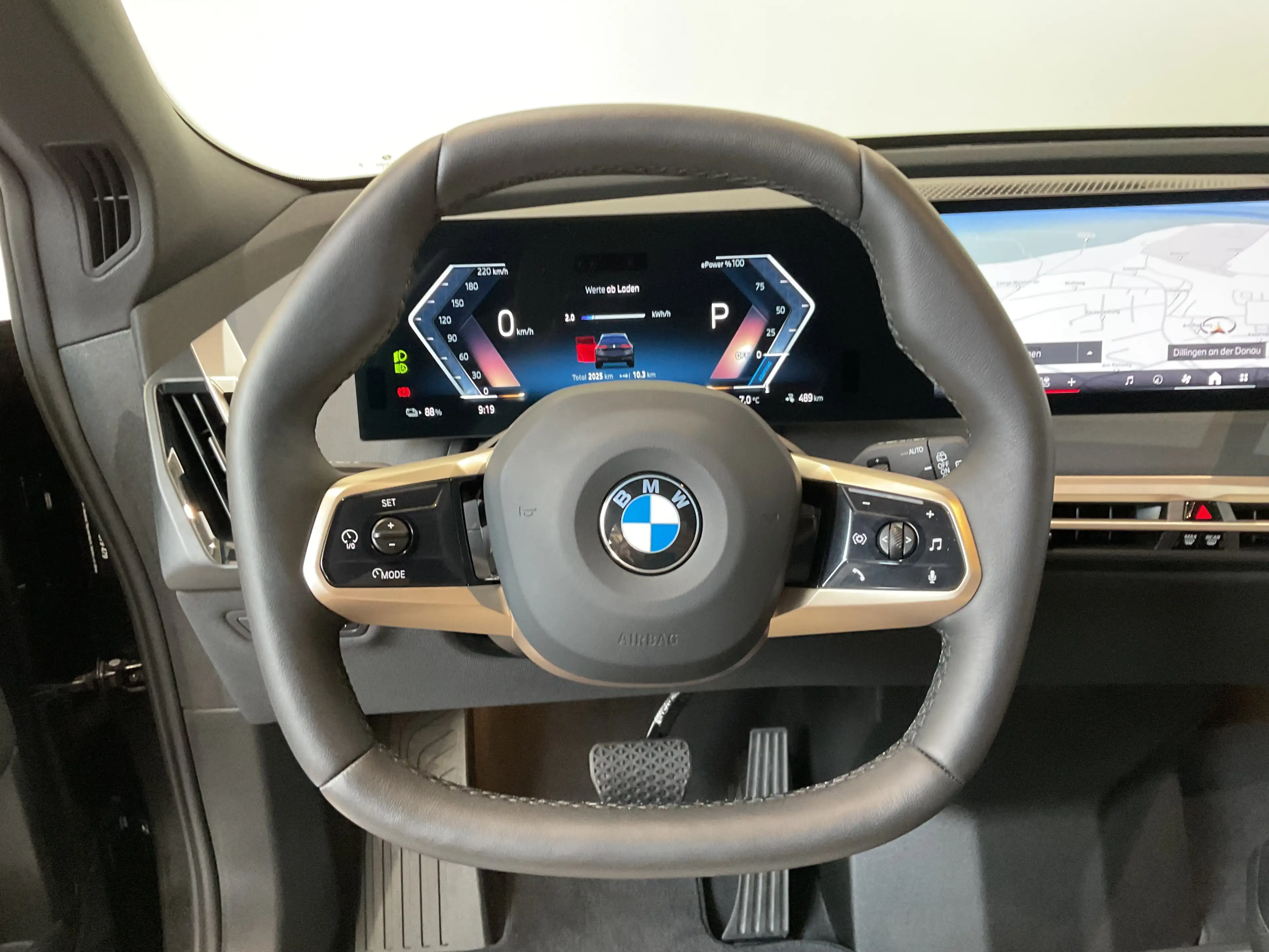 BMW iX xDrive60 |Aktivlenkung |Luftfederung |Sky Lounge — photo 4