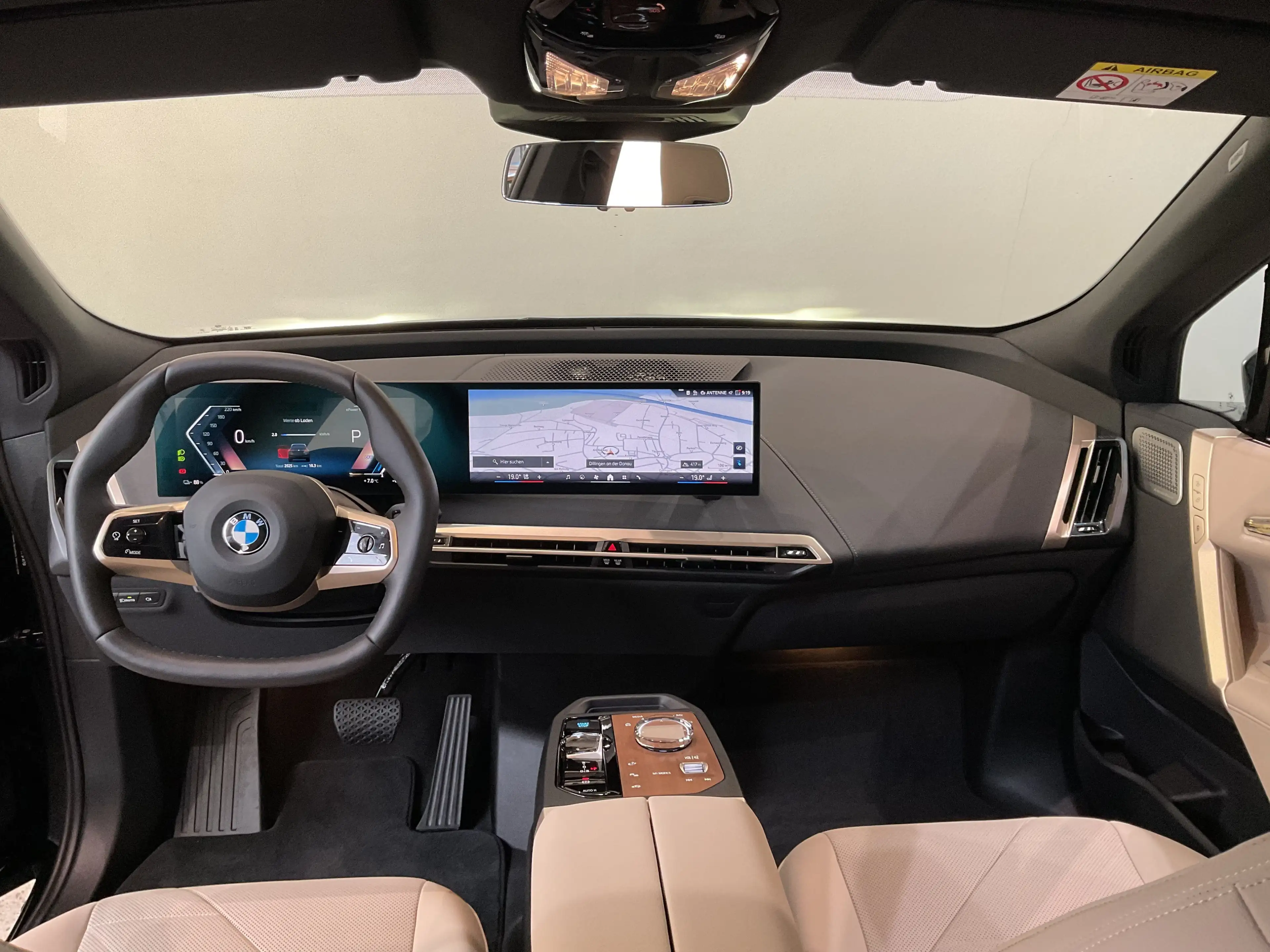 BMW iX xDrive60 |Aktivlenkung |Luftfederung |Sky Lounge — photo 3