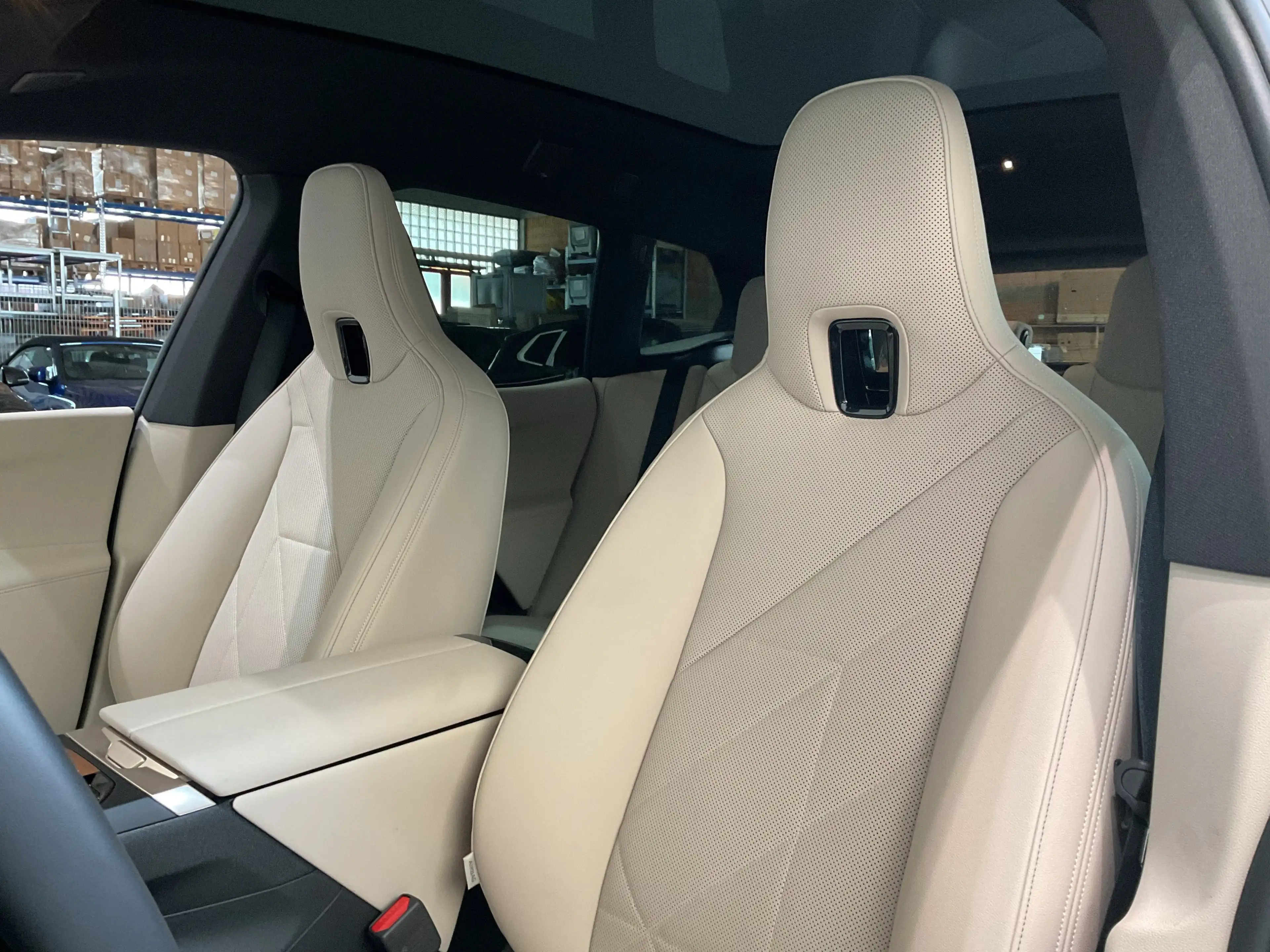 BMW iX xDrive60 |Aktivlenkung |Luftfederung |Sky Lounge — photo 8