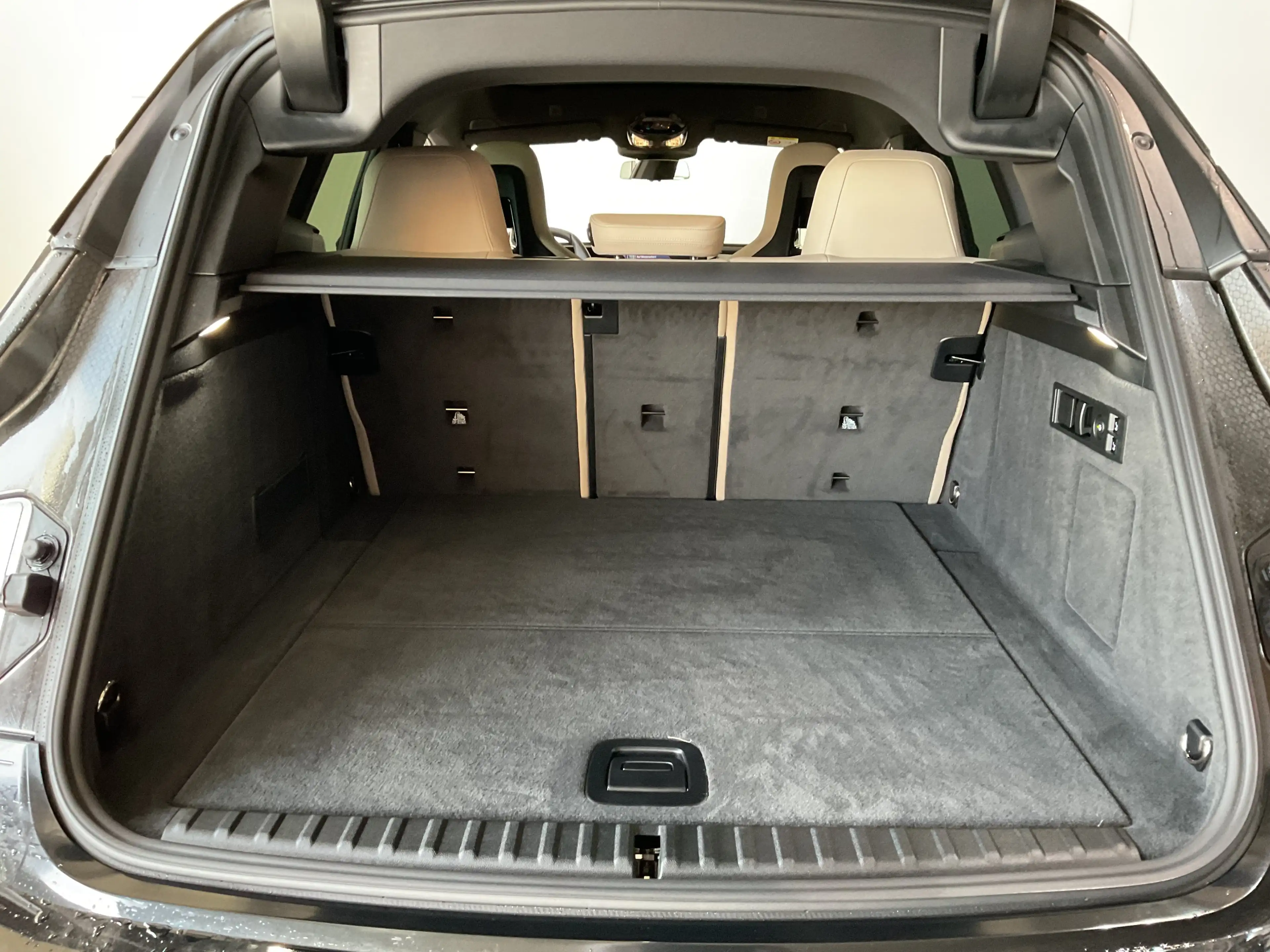 BMW iX xDrive60 |Aktivlenkung |Luftfederung |Sky Lounge — photo 10