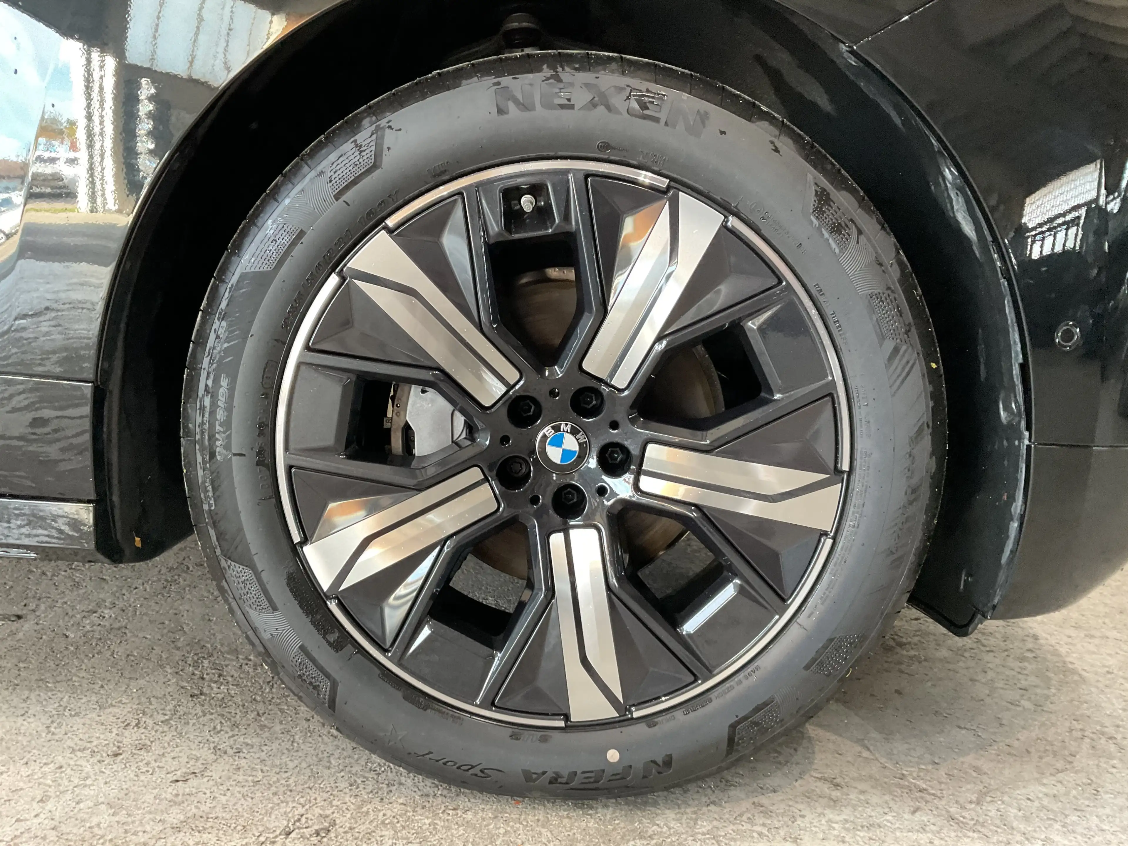 BMW iX xDrive60 |Aktivlenkung |Luftfederung |Sky Lounge — photo 13