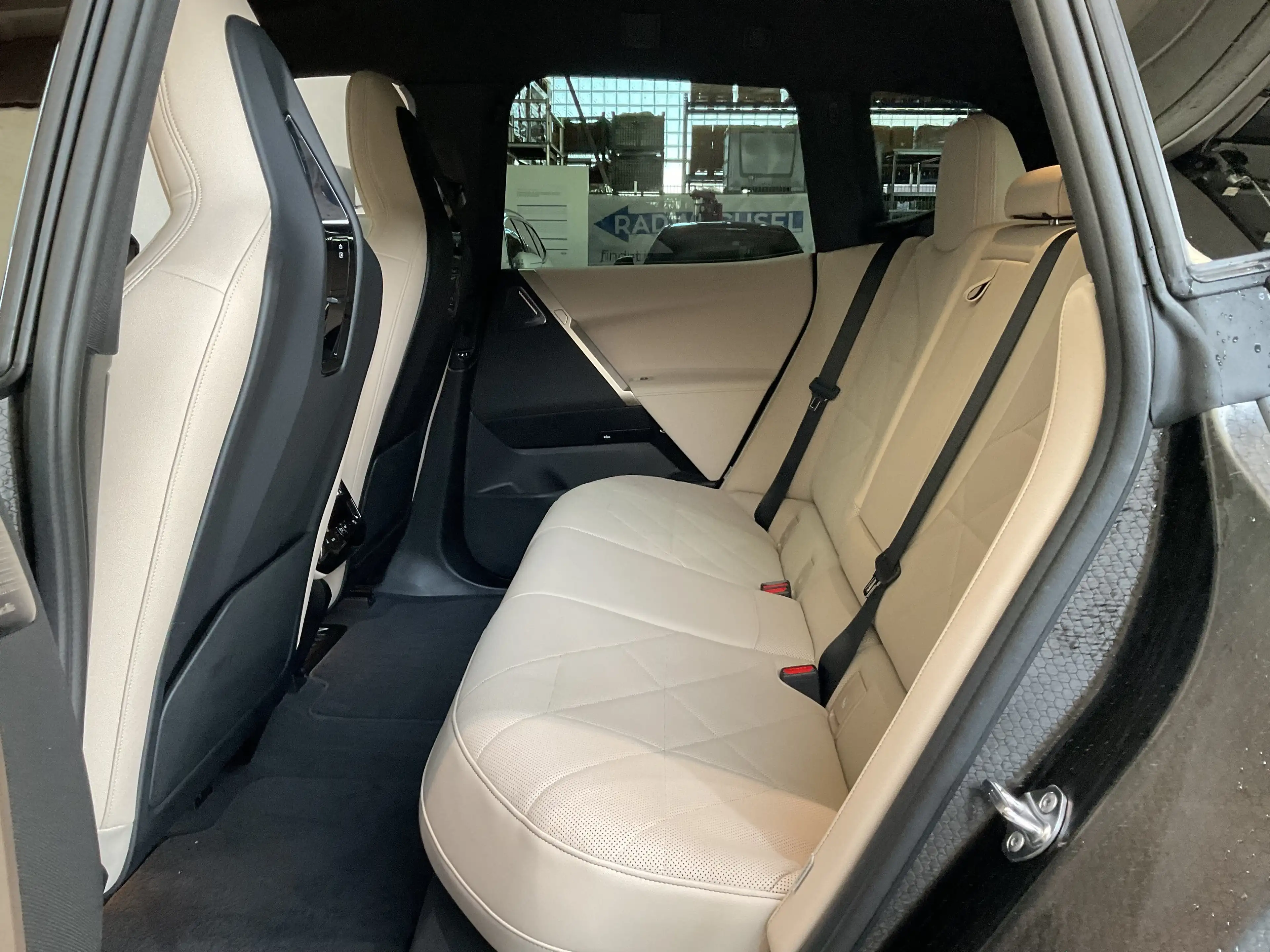 BMW iX xDrive60 |Aktivlenkung |Luftfederung |Sky Lounge — photo 9