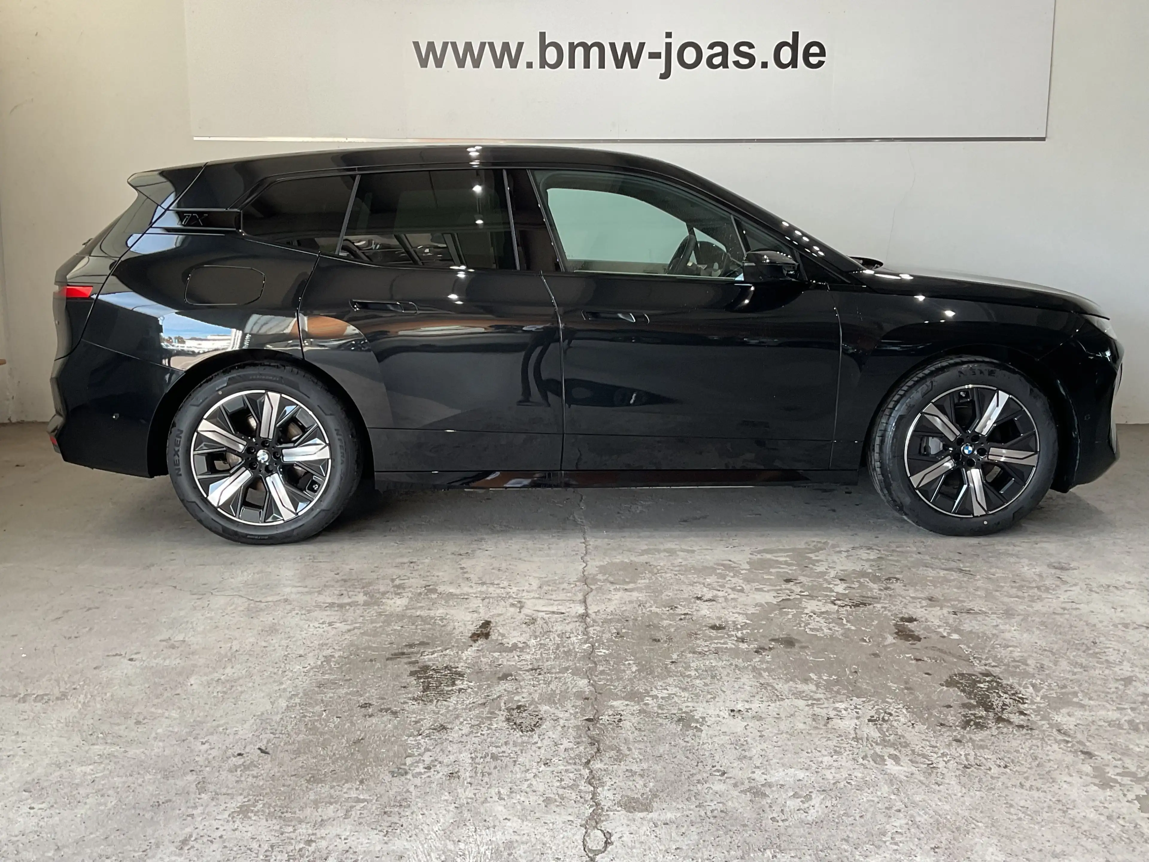 BMW iX xDrive60 |Aktivlenkung |Luftfederung |Sky Lounge — photo 12