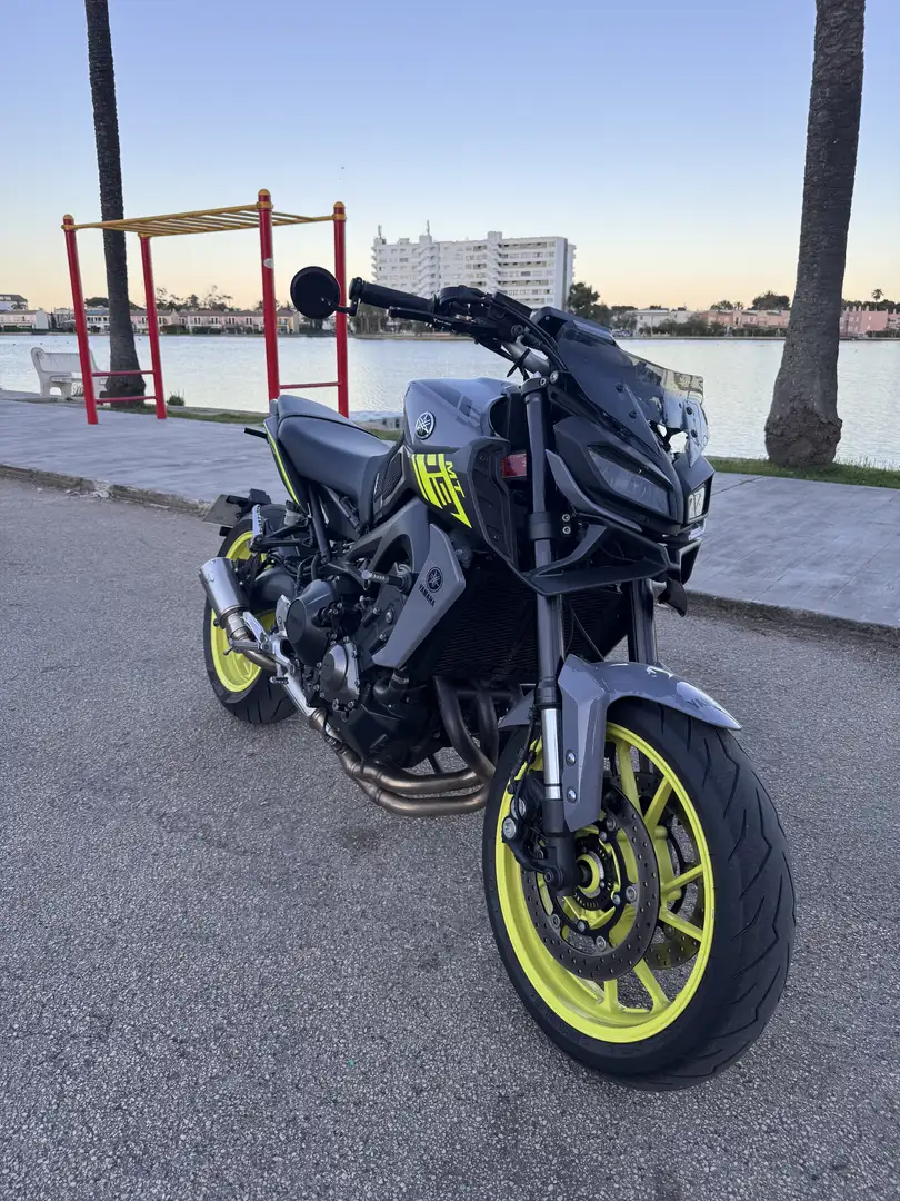 Yamaha MT-09 Gris Amarillo Fluor - 1