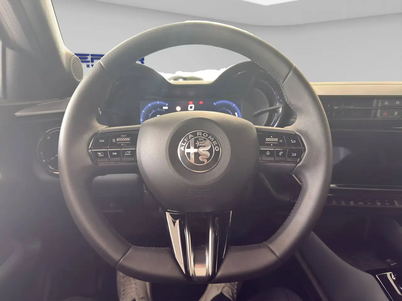 Alfa Romeo Junior 2025 — фото 13
