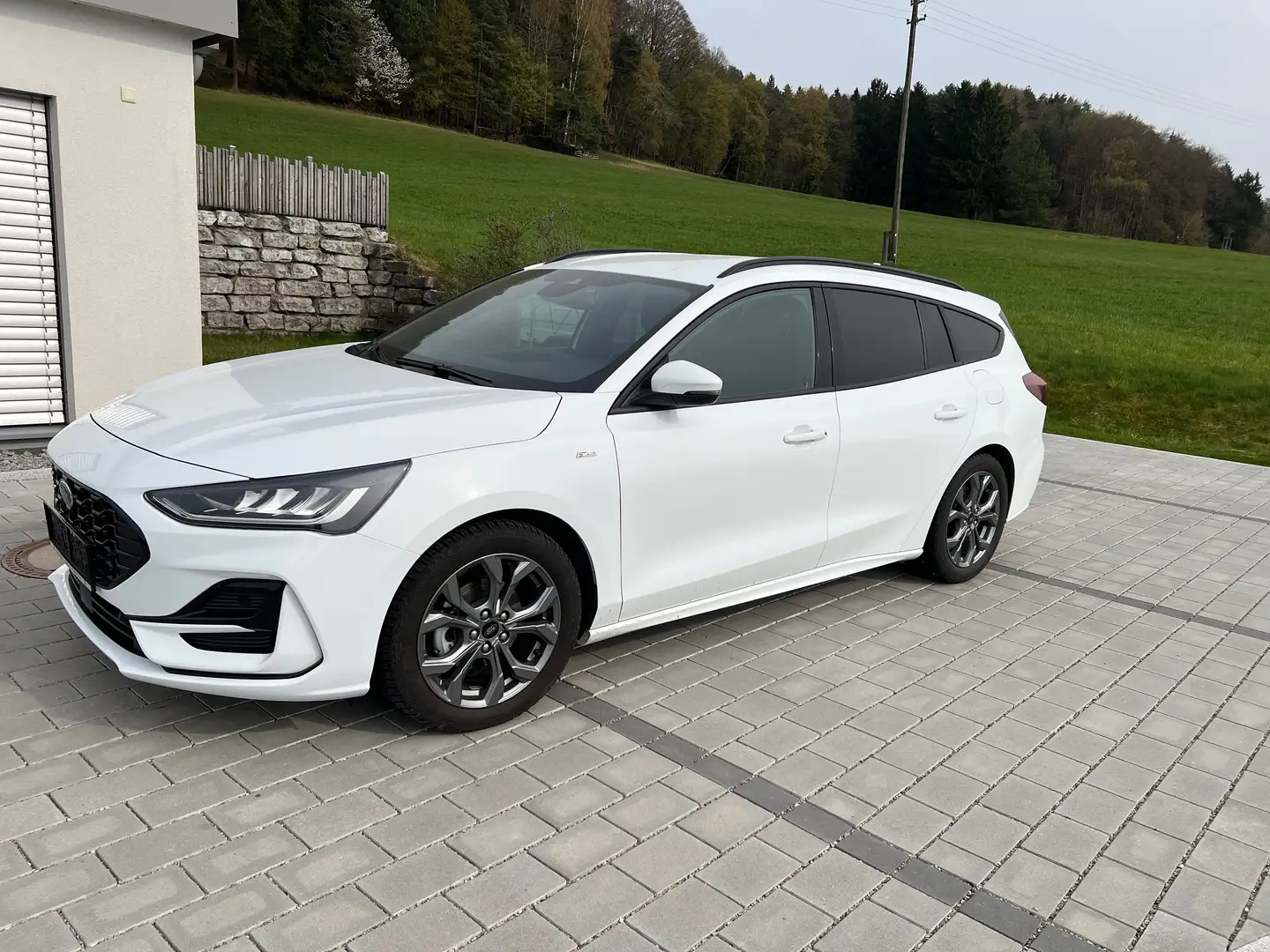 Ford Focus Focus Turnier 1,0 EcoBoost Hybrid ST-Line Design ST-Line Design Weiß - 1