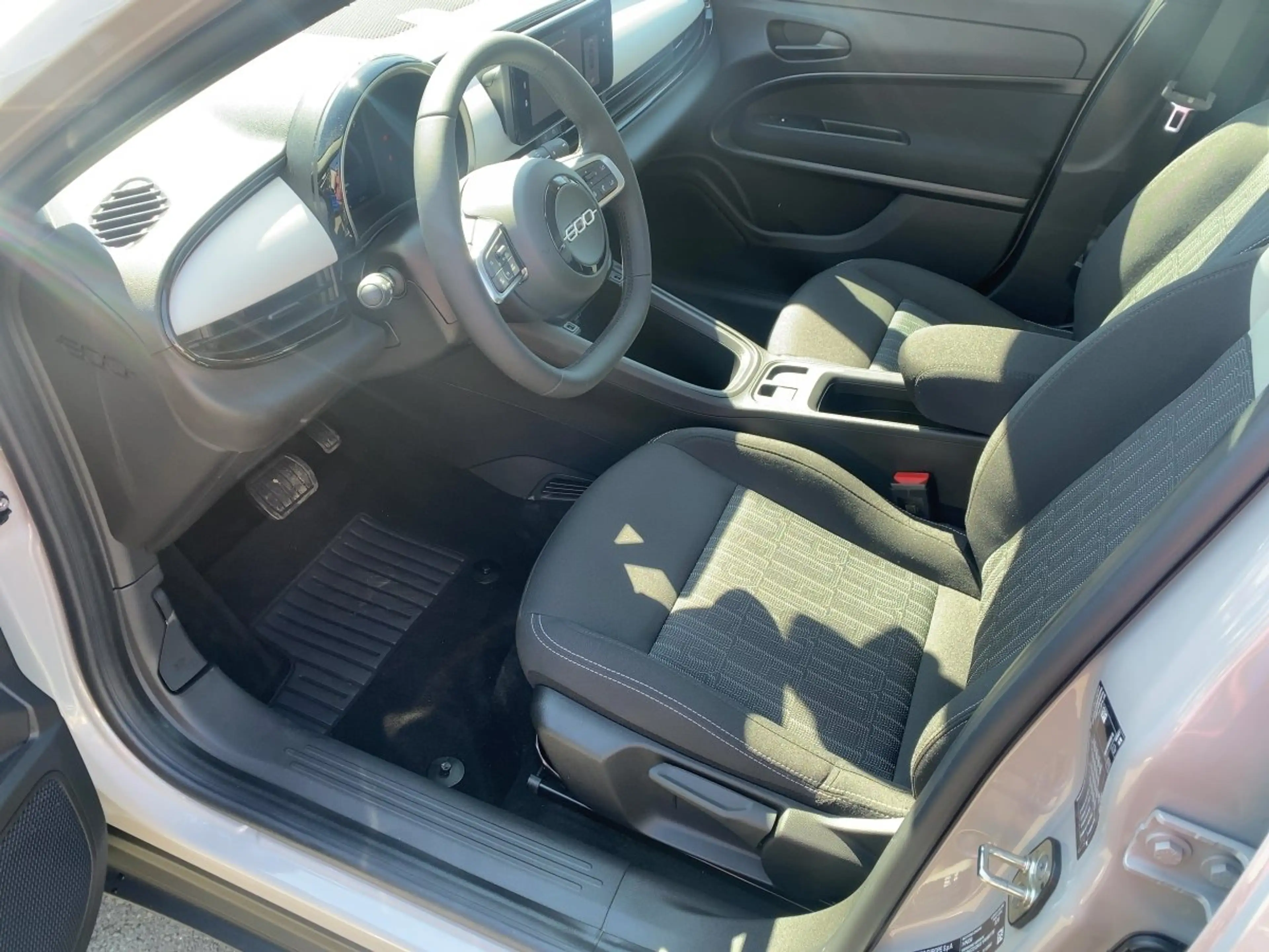 Fiat 600 1.2 Business Edition LED+Navi+SHZ+Kam.+LM — photo 9