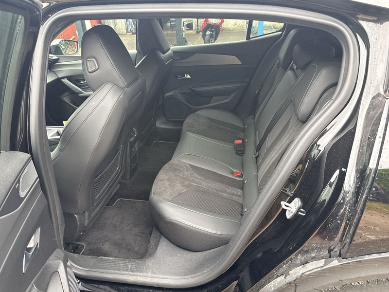 Peugeot 408 Plug in Hybrid 225 GT — photo 12