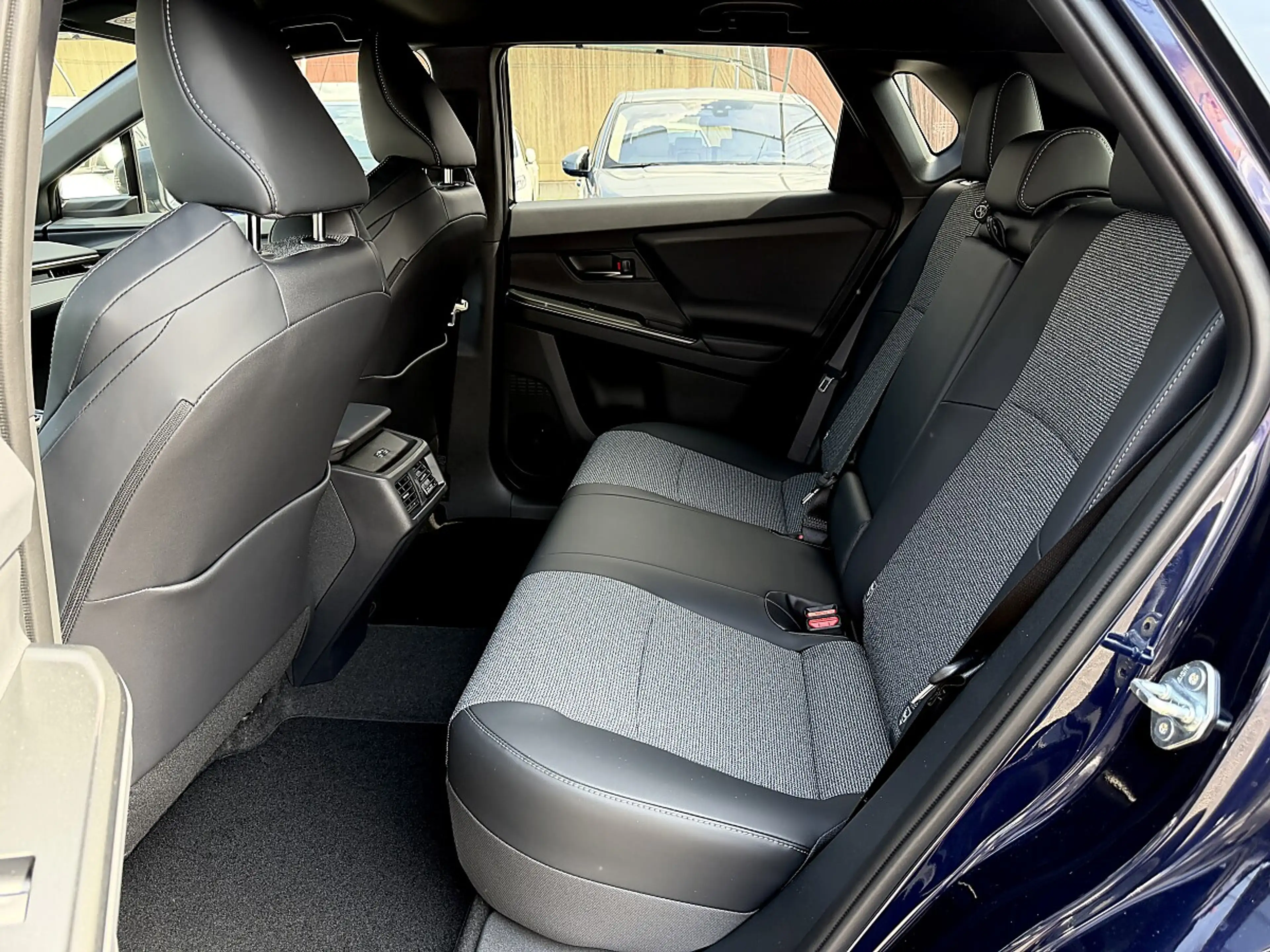 Toyota bZ4X BZ4X Elektro 73kWh AWD ACC LED PDC Kamera Sitz&... — photo 8