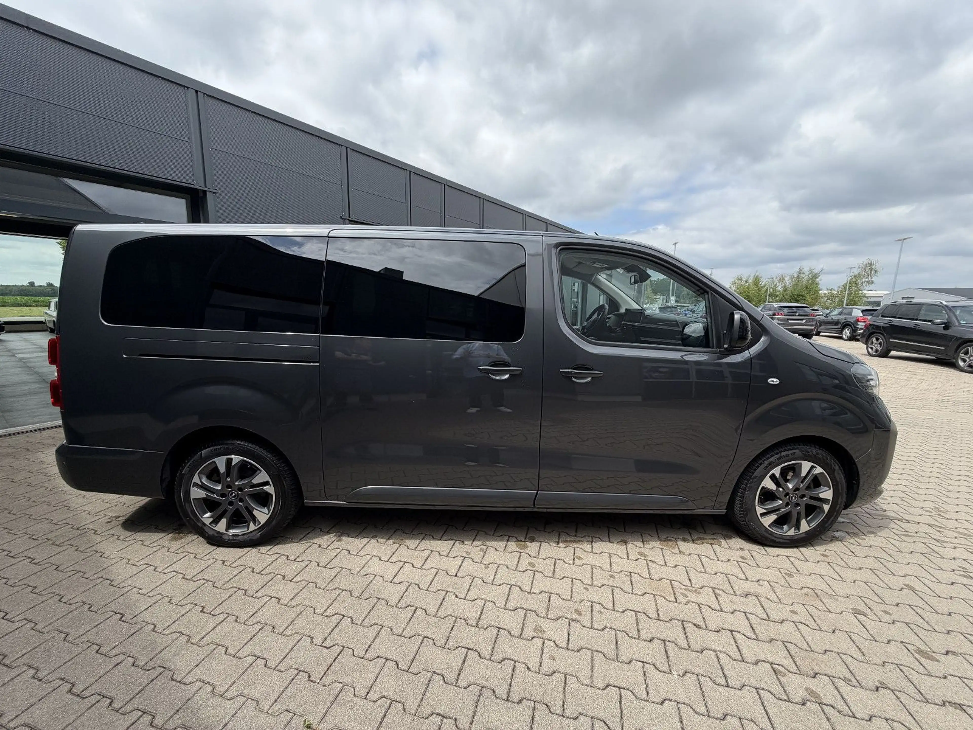 Opel Zafira Life Edition 2.0d XL — photo 8