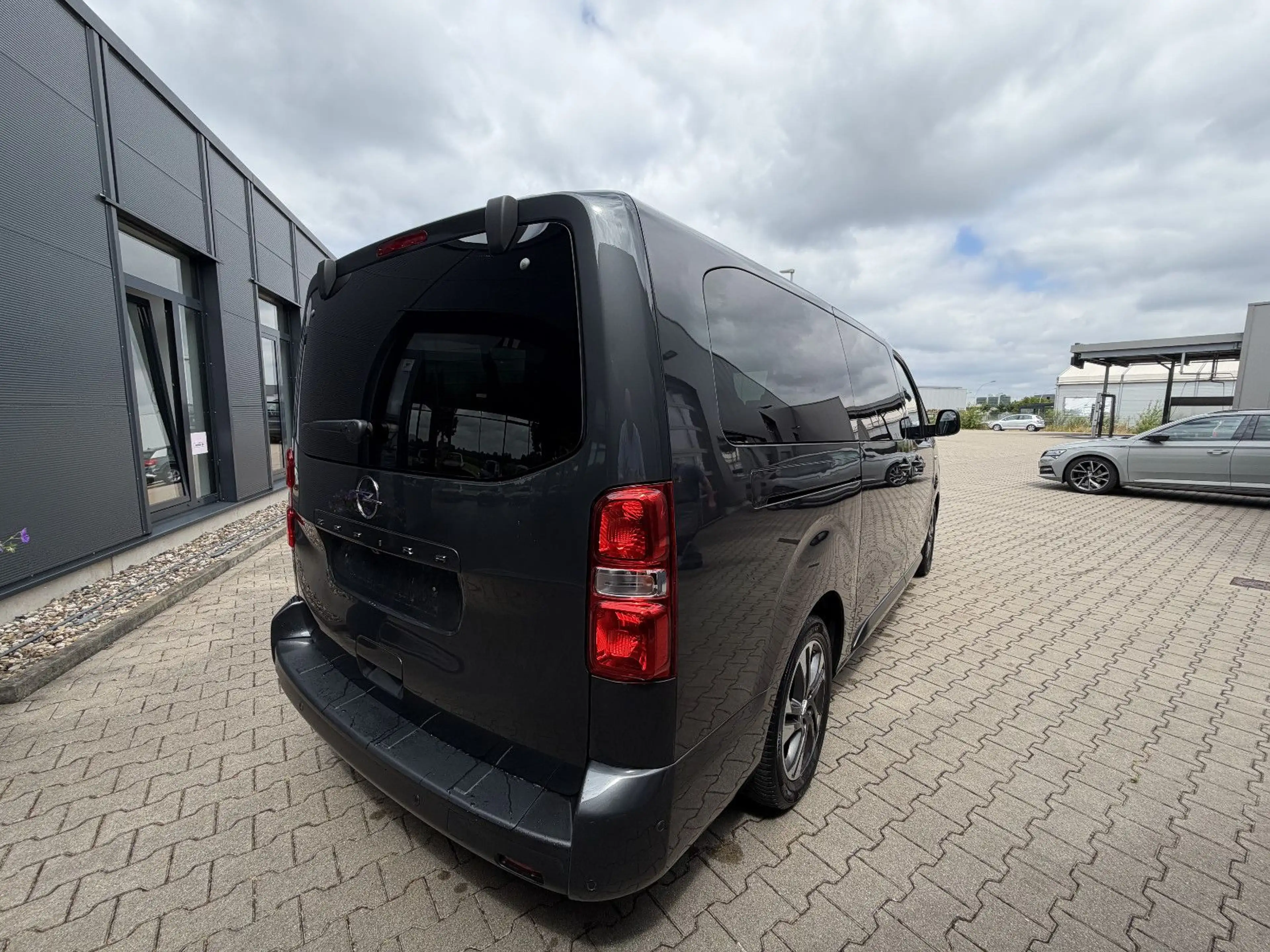 Opel Zafira Life Edition 2.0d XL — photo 7