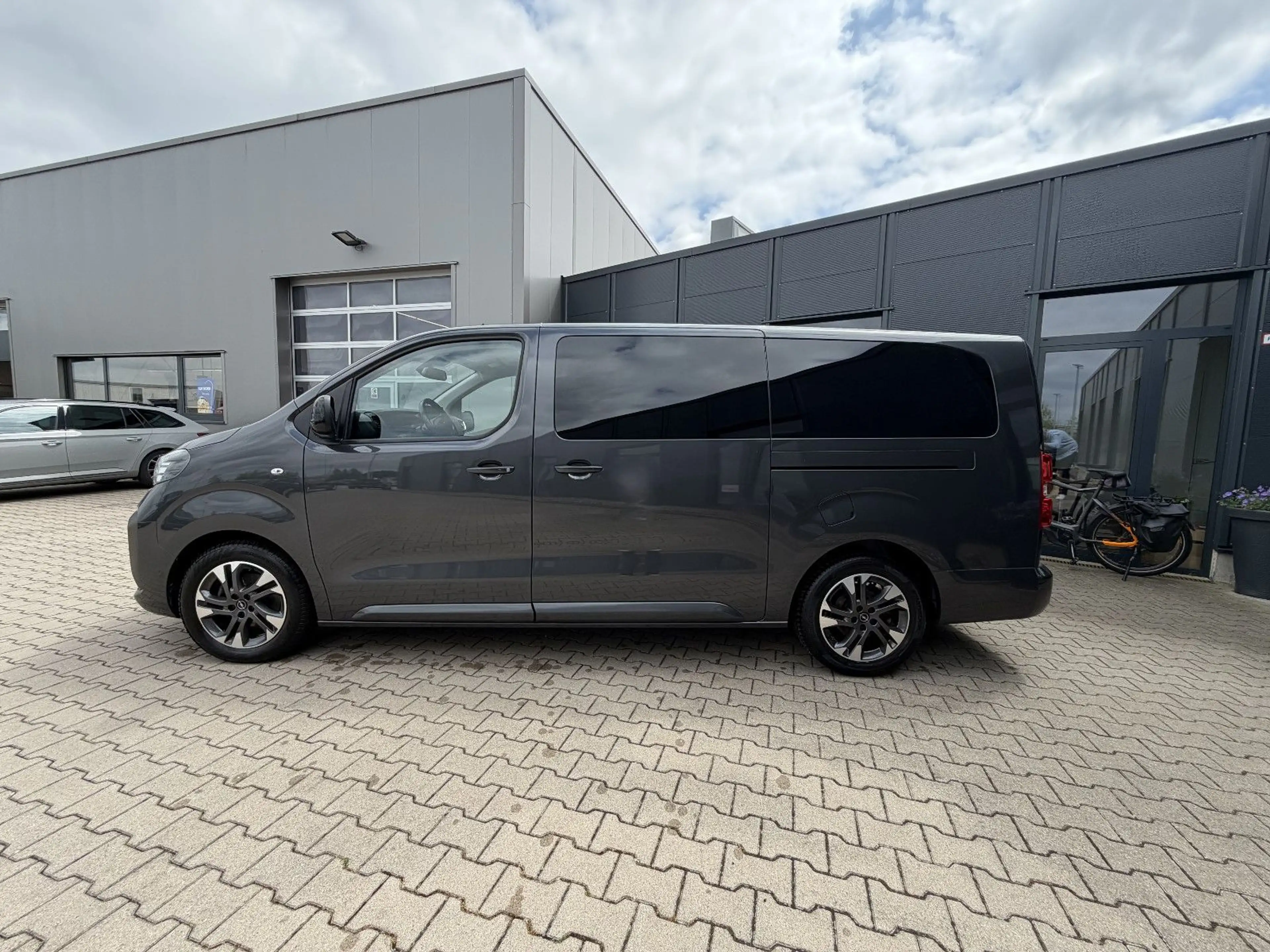 Opel Zafira Life Edition 2.0d XL — photo 4