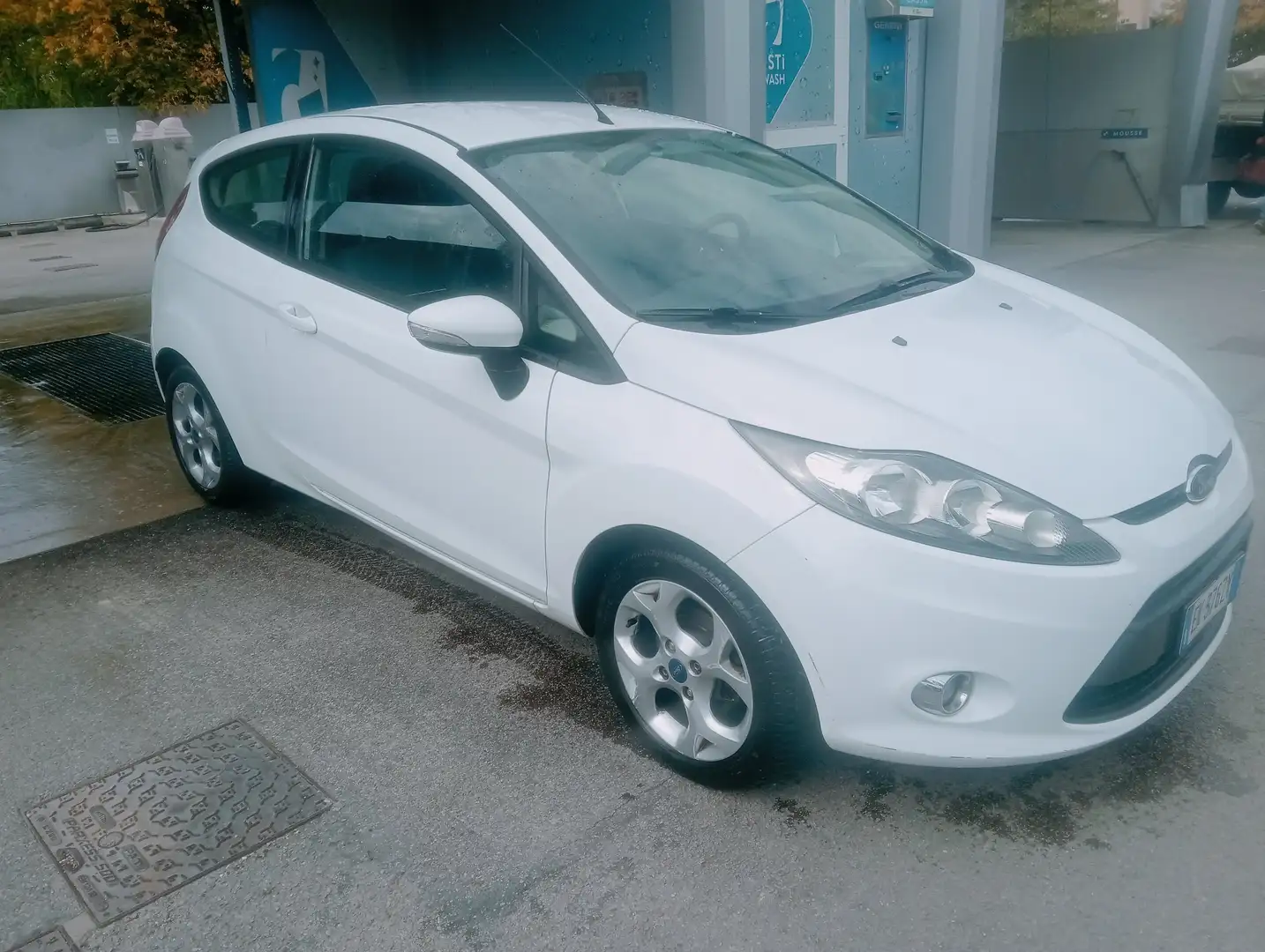 Ford Fiesta Fiesta  3p 1.4 tdci Titanium c/esp E5 NEOPATENTATI Bianco - 2