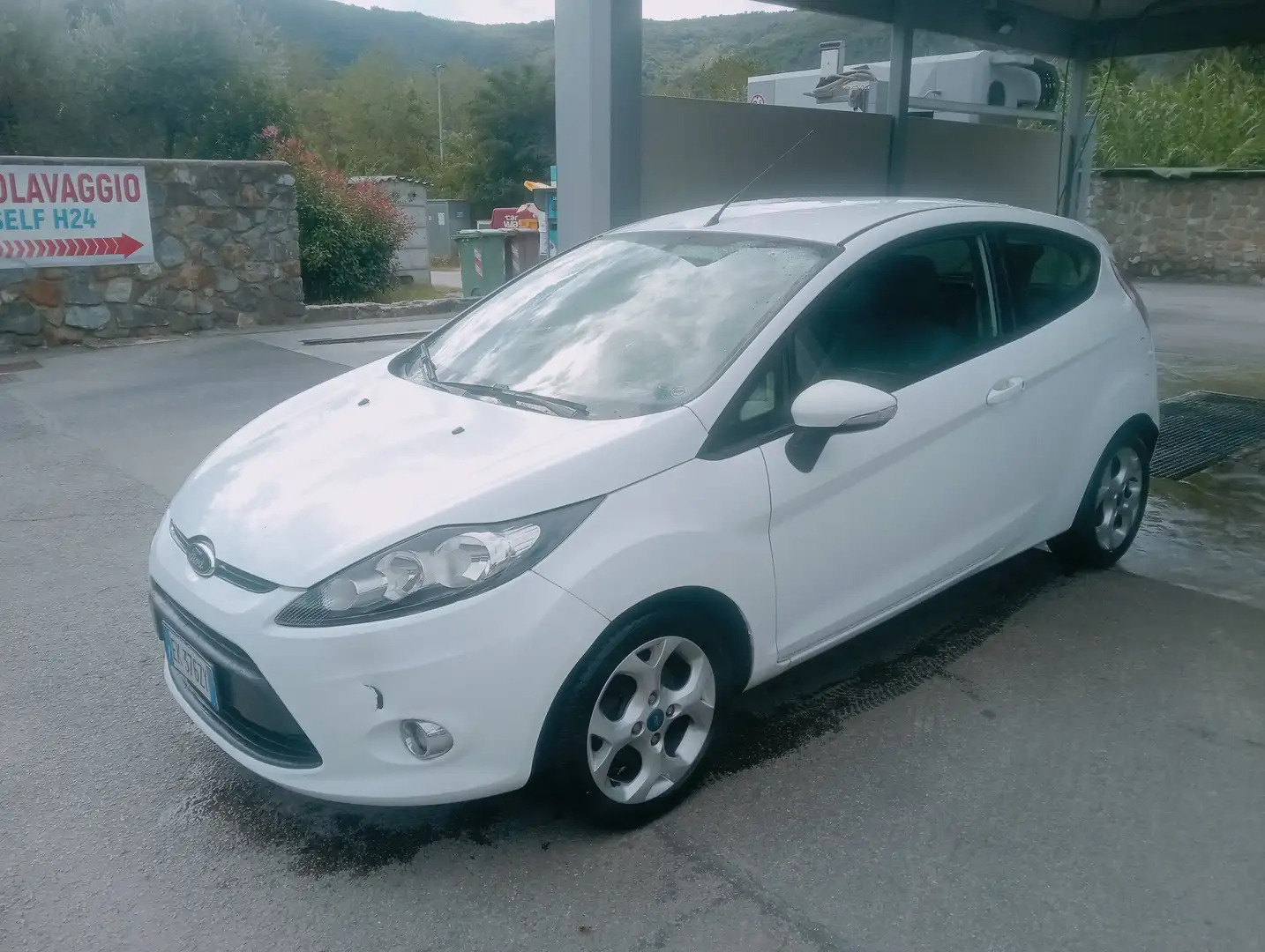 Ford Fiesta Fiesta  3p 1.4 tdci Titanium c/esp E5 NEOPATENTATI Bianco - 1