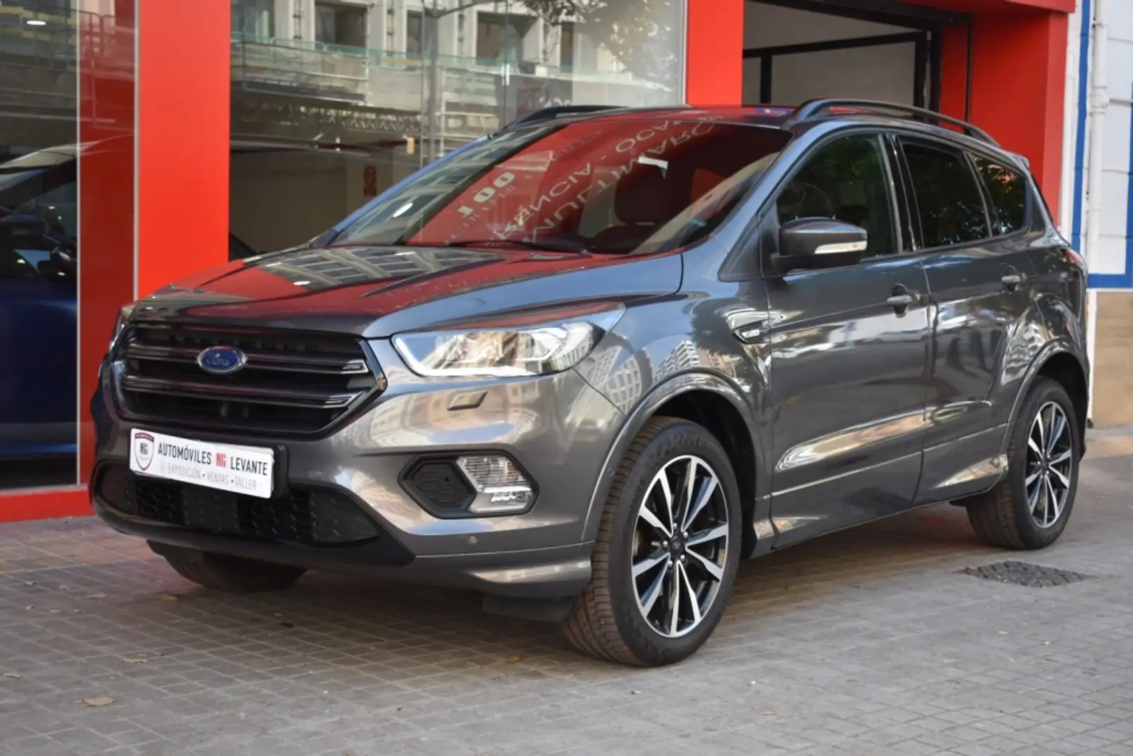 Ford Kuga 1.5 EcoB. Auto S&S ST-Line 4x2 150 Gris - 1