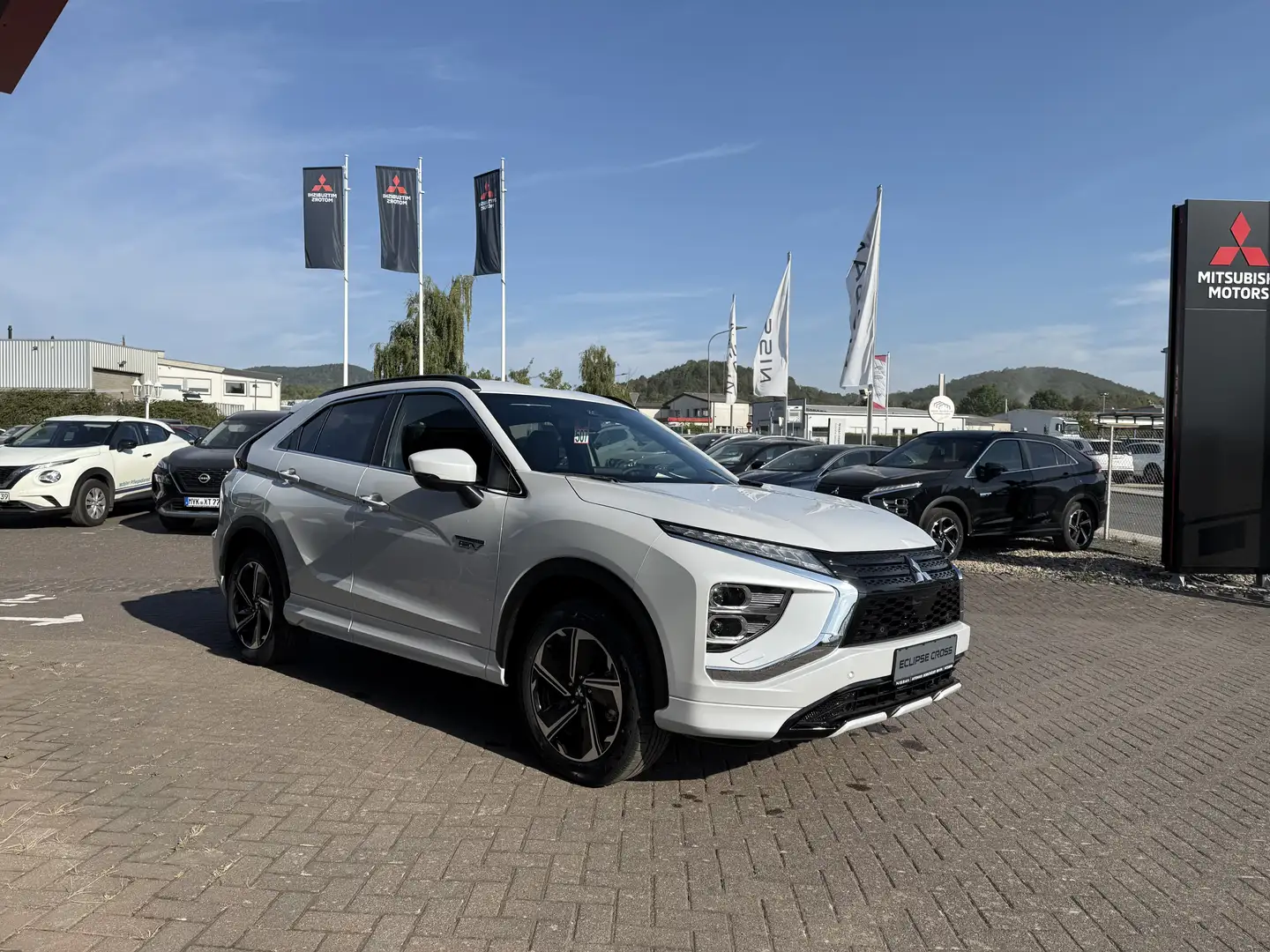 Mitsubishi Eclipse Cross Select Plug-in-Hybrid Allrad Standheizung Weiß - 1