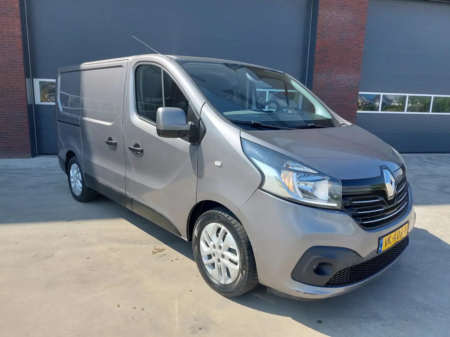 Renault Trafic 1.6 dCi T29 L1H1 Turbo2 Energy Airco Navi 3 persoo Grijs - 2