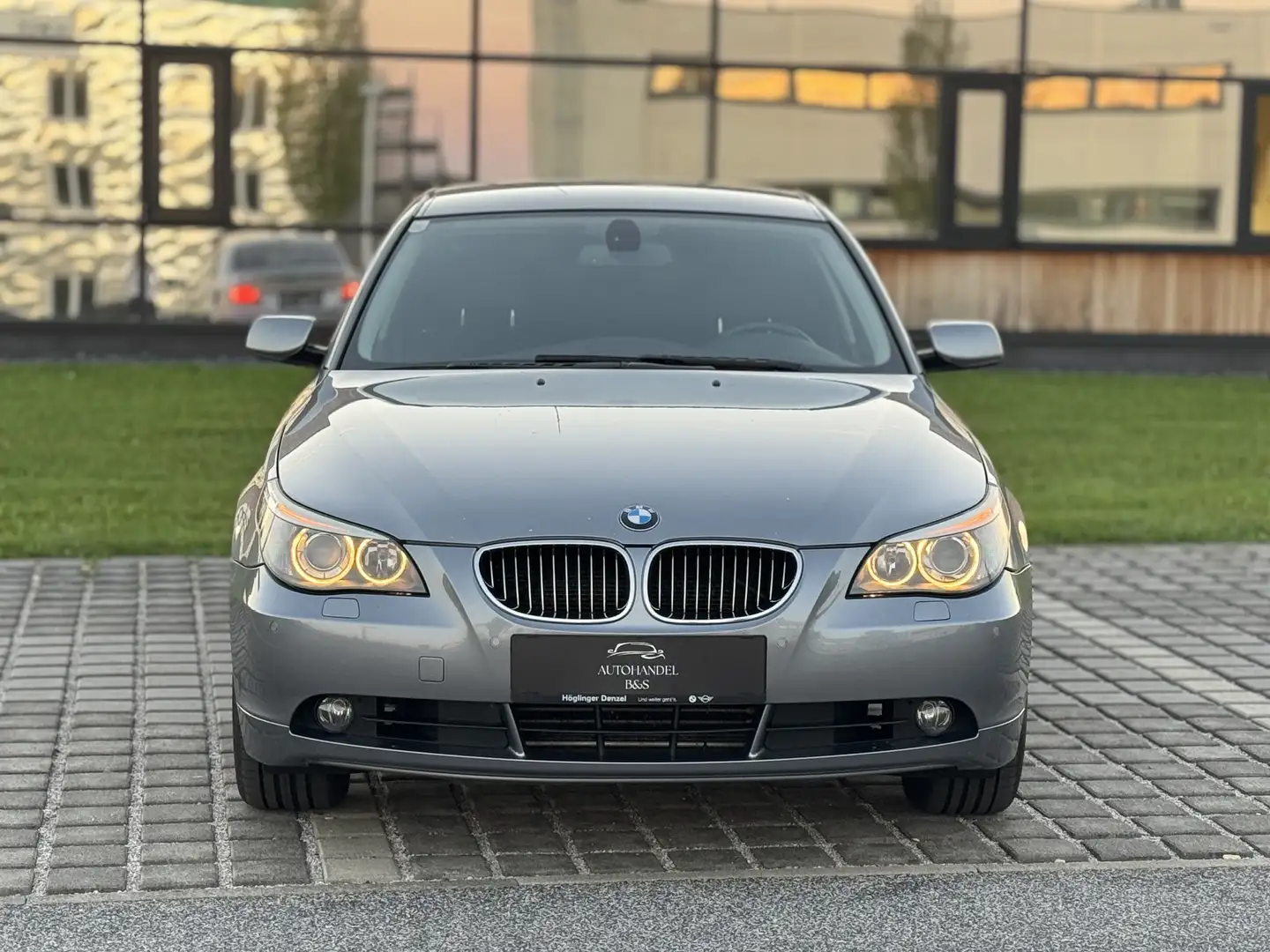 BMW 525 525xi Ö-Paket *LEDER, SPORTSITZE, NAVI* Gris - 2