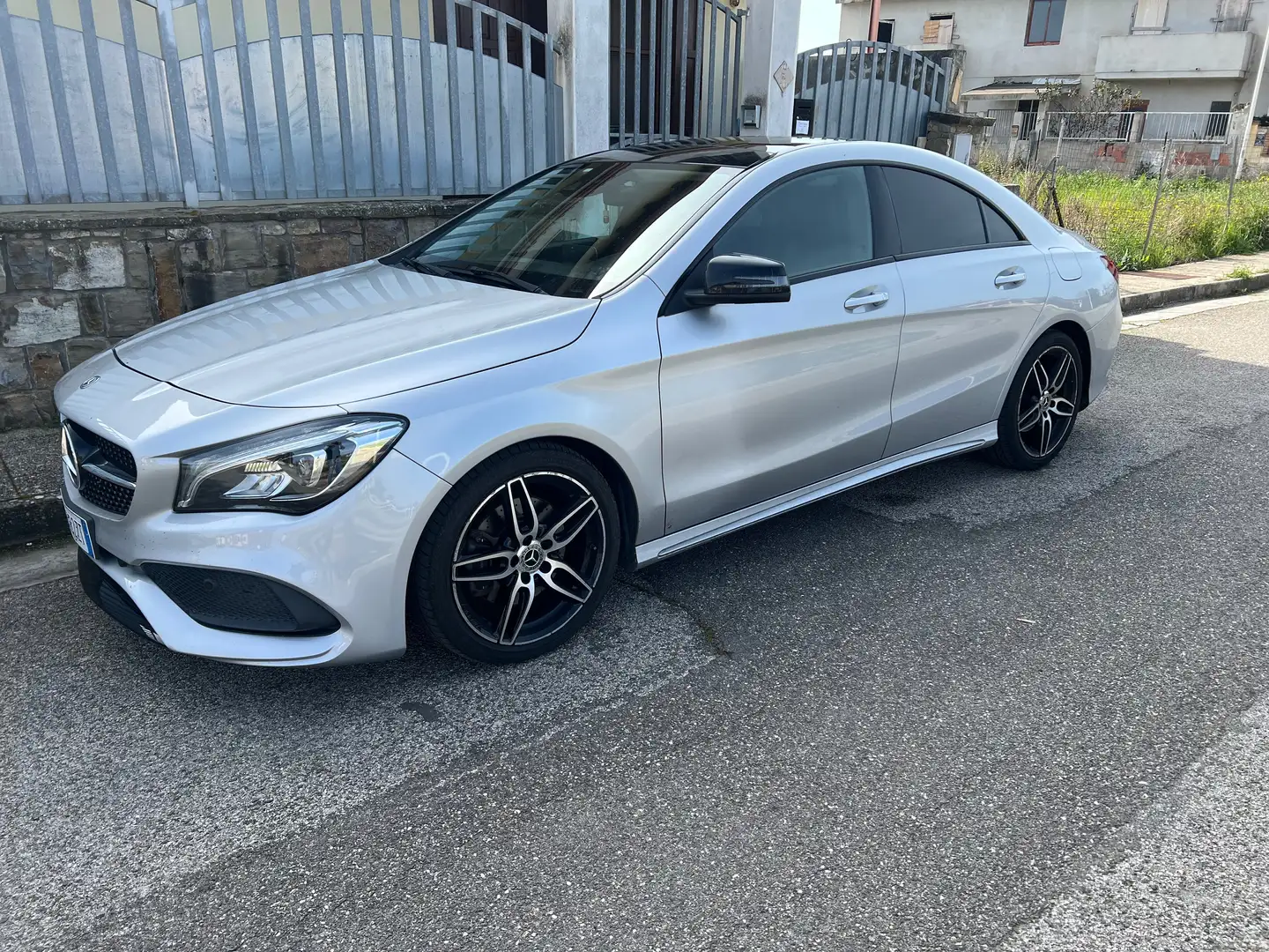 Mercedes-Benz CLA 220 CLA 220 d Premium 177cv automatica Argento - 1