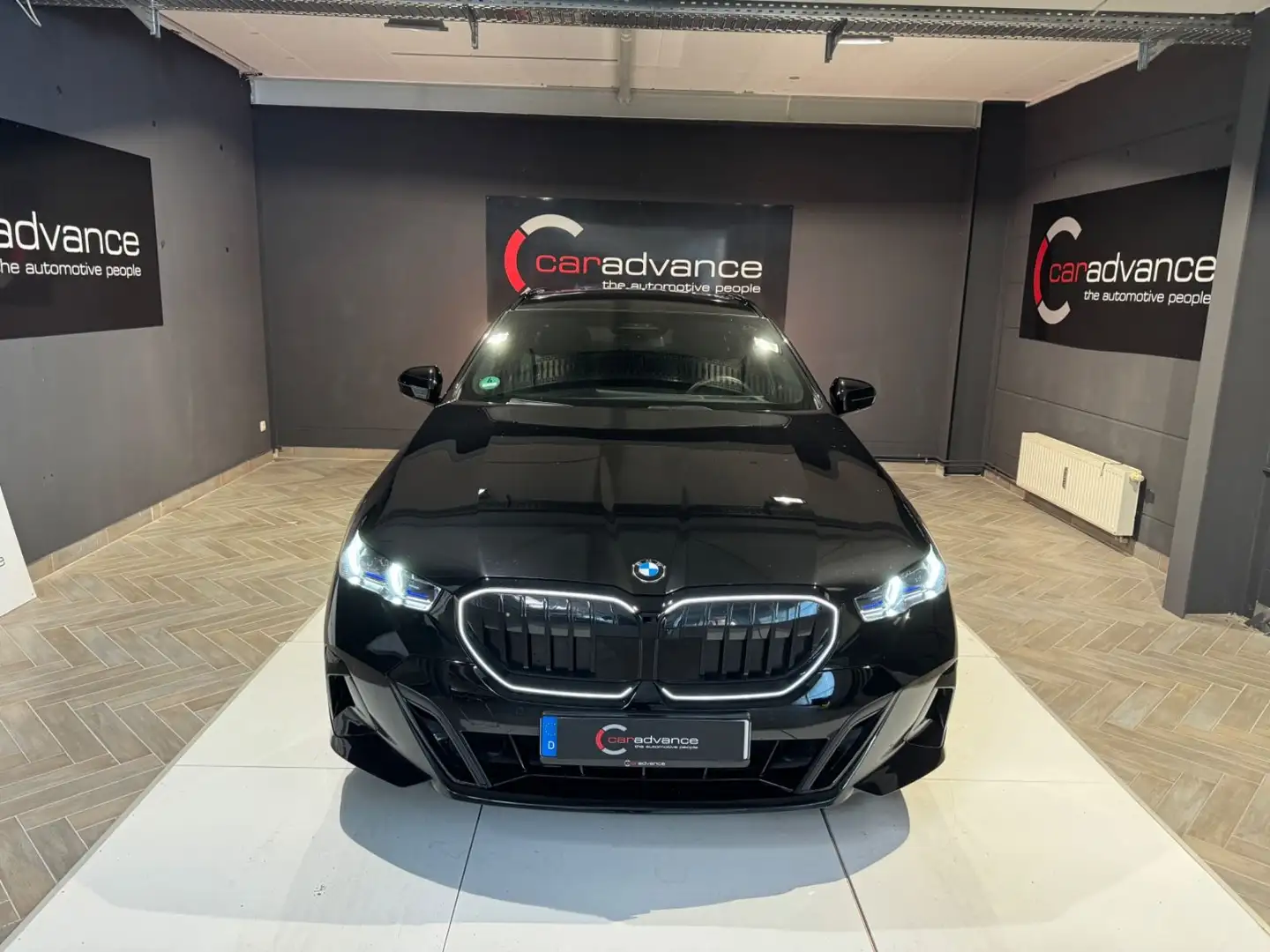BMW 540 5 Touring 540 d xDrive M Sport Pro* 21"*Pano* Schwarz - 1