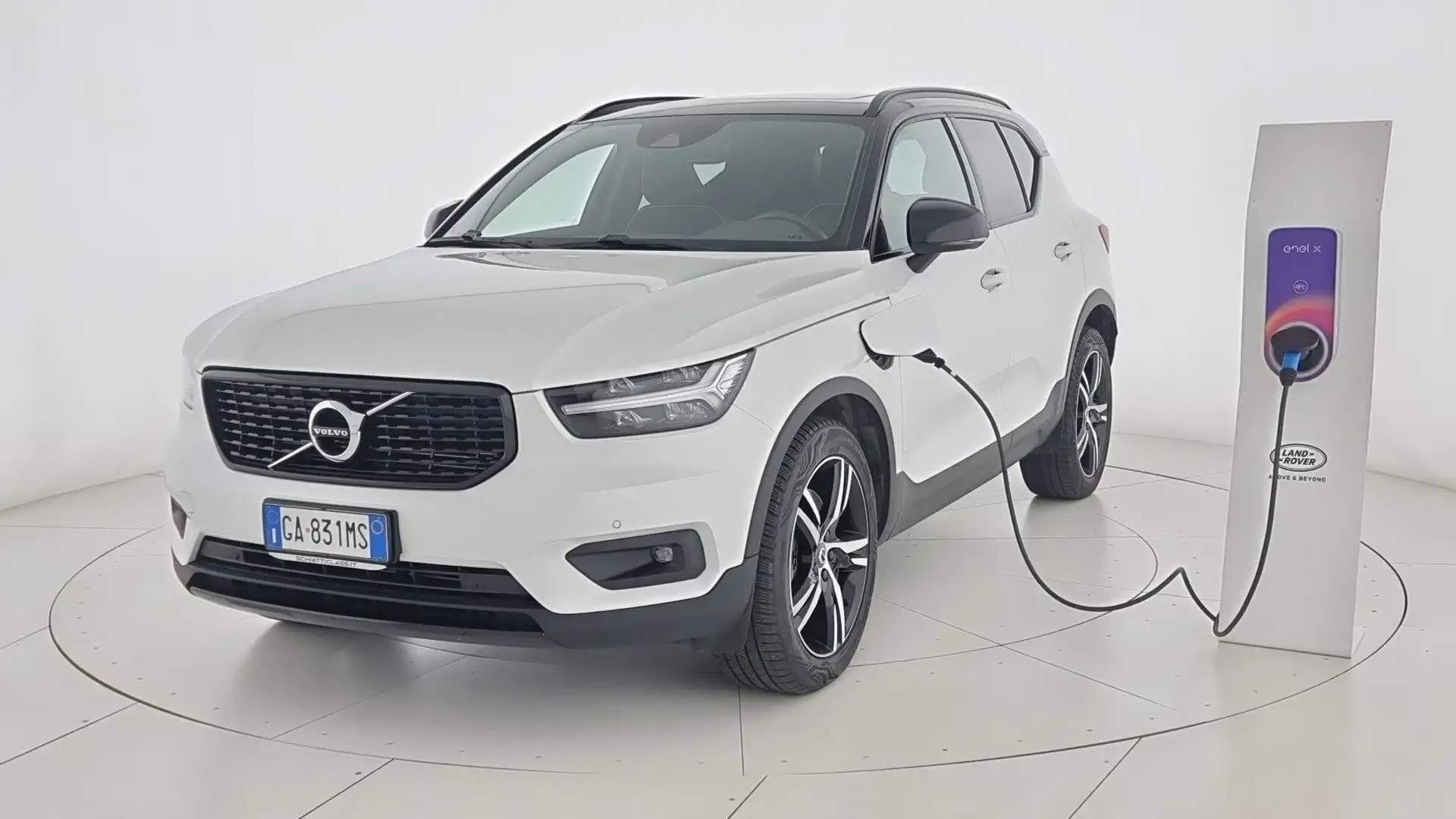 Volvo XC40 T5 Recharge Plug-in Hybrid R-design Weiß - 1