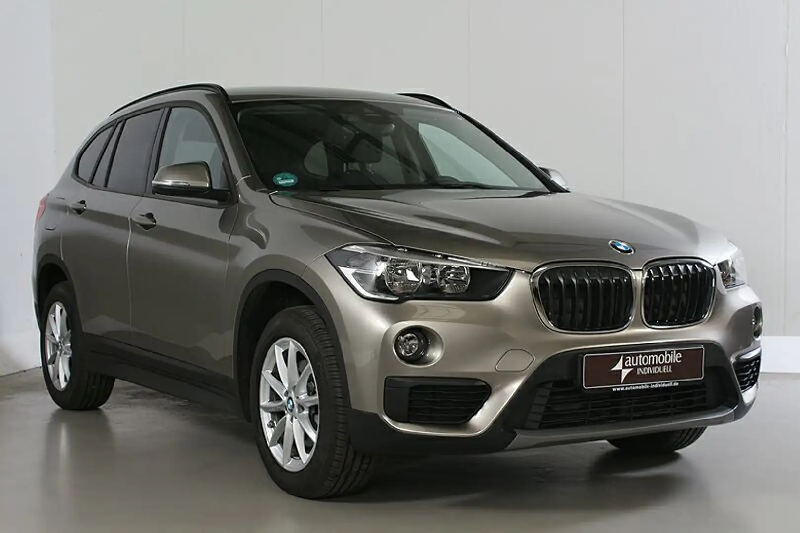 BMW X1 xDrive18d Advantage Navigation Klimaautomatik Silber - 2