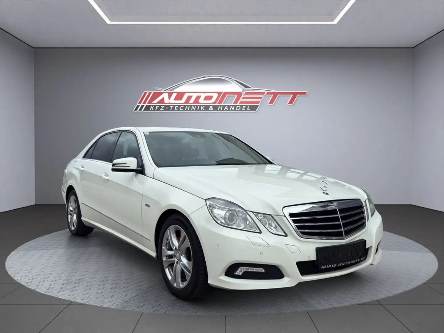 Mercedes-Benz E 200 CDI BlueEfficiency (212.005) Bílá - 1
