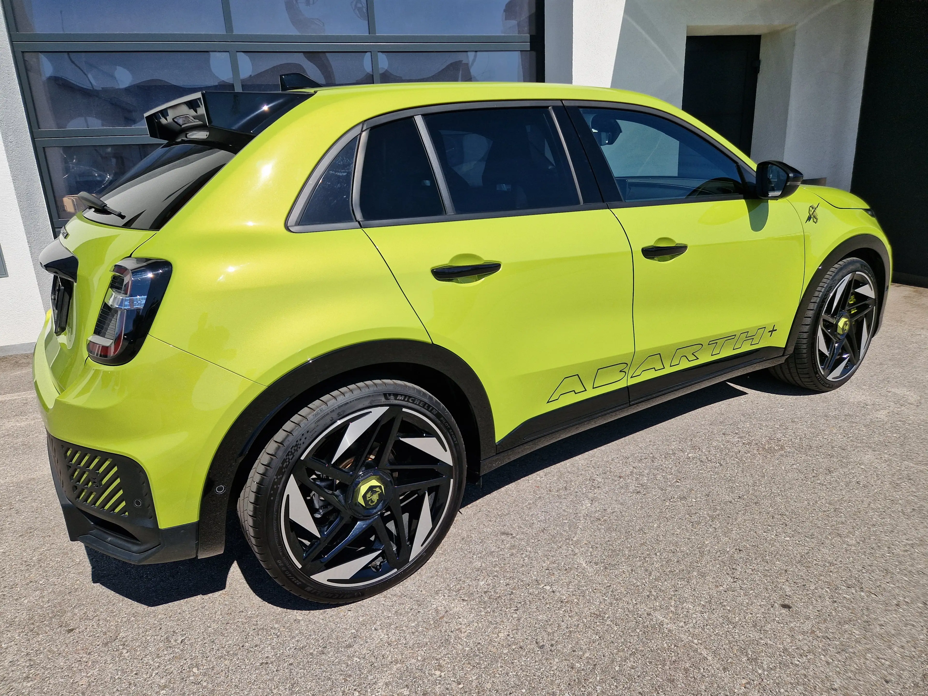 Abarth 600e *54KWH*SCORPIONISSIMA*SOUNDPAKET* — photo 8
