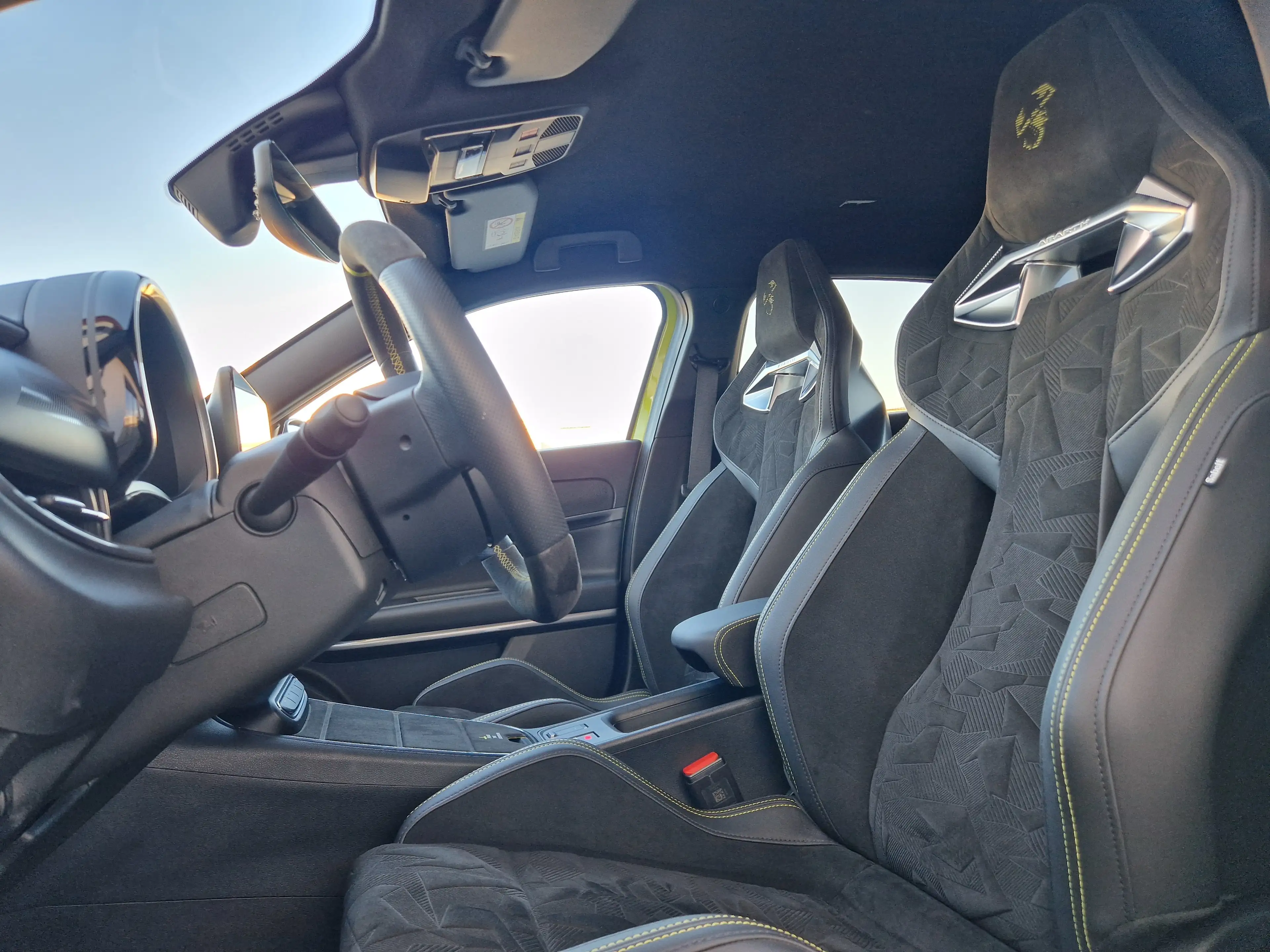 Abarth 600e *54KWH*SCORPIONISSIMA*SOUNDPAKET* — photo 12