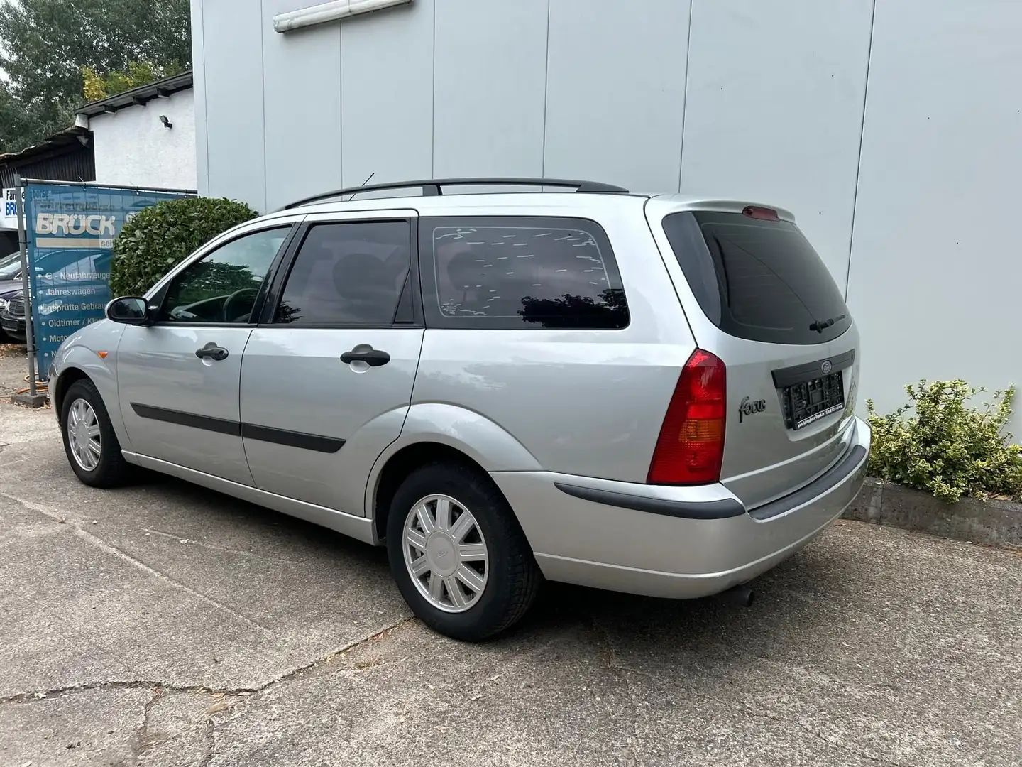 Ford Focus 1.6 Trend guter Zustand eiskalte Klima Argent - 2