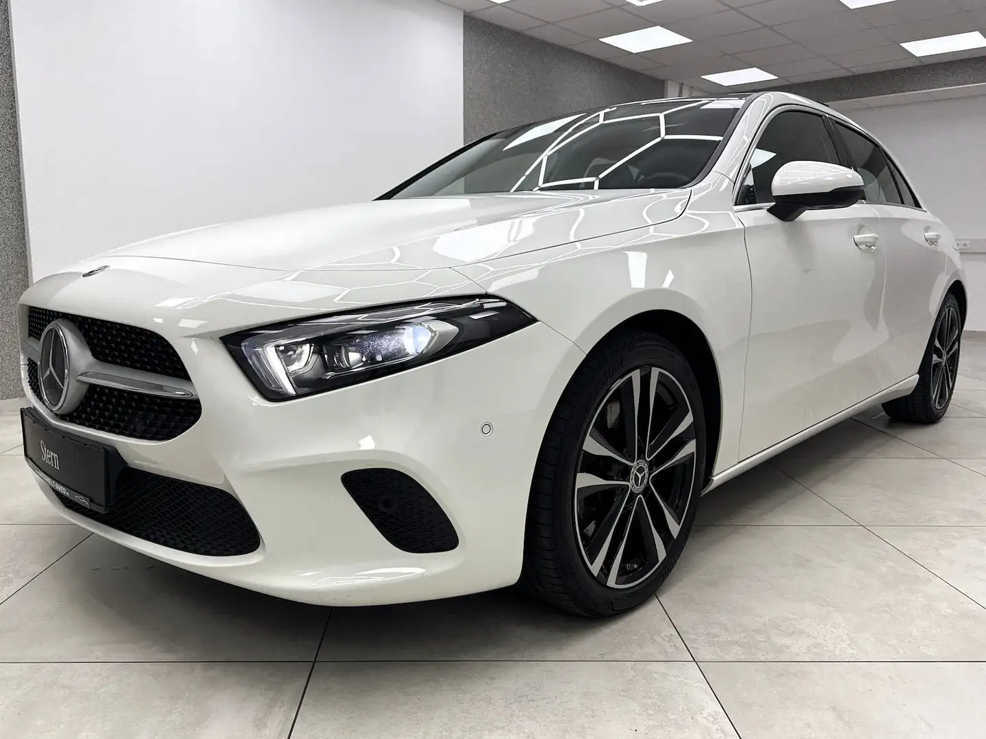 Mercedes-Benz A 250 4M Pano HUD ACC 2xSpur Beam AHK AugR Hifi Blanc - 2
