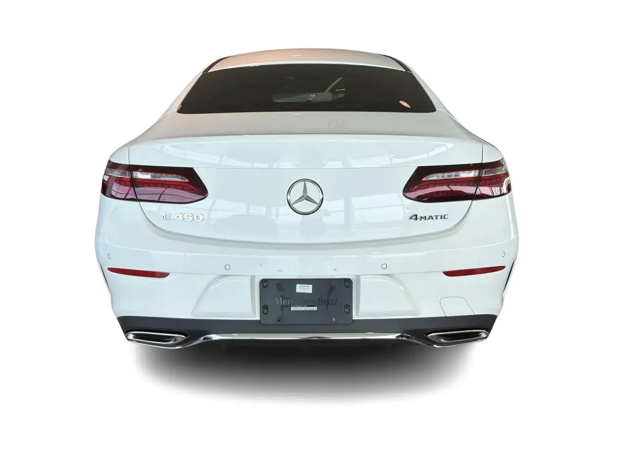 Mercedes-Benz E-Class снимка Mercedes-Benz E-Class