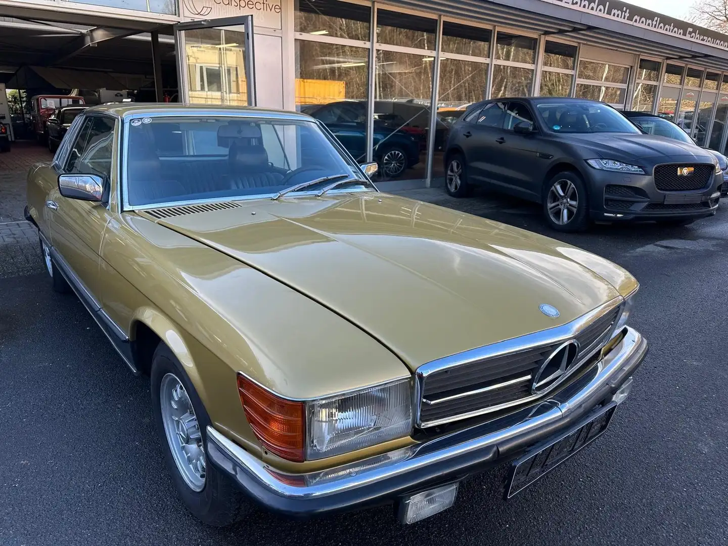 Mercedes-Benz SLC 450 5.0 C107 mit kraftvollem V8 Gold - 1