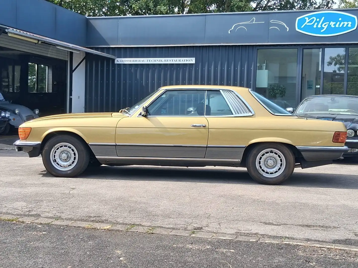 Mercedes-Benz SLC 450 5.0 C107 mit kraftvollem V8 Gold - 1