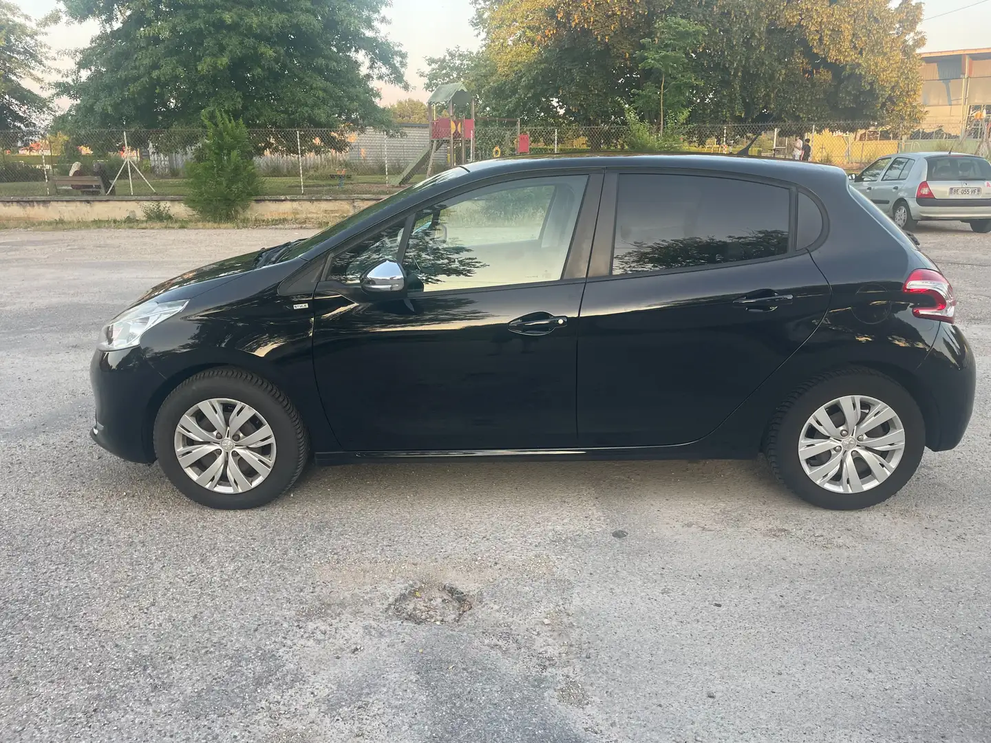 Peugeot 208 208 1.2 PureTech 82ch BVM5 Style Noir - 2