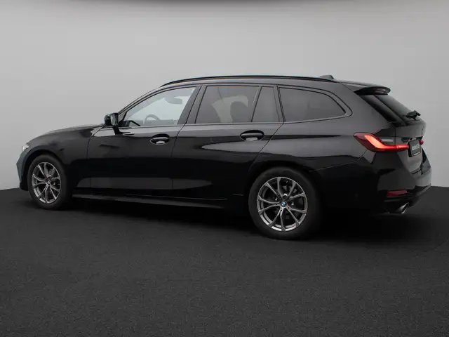 BMW 3 Series view 10