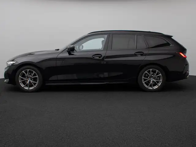 BMW 3 Series view 11