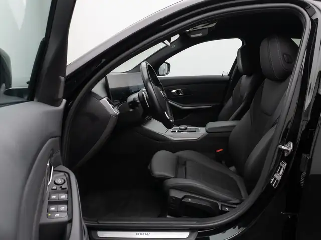 BMW 3 Series view 20