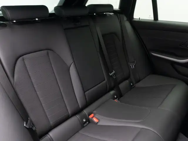 BMW 3 Series view 29