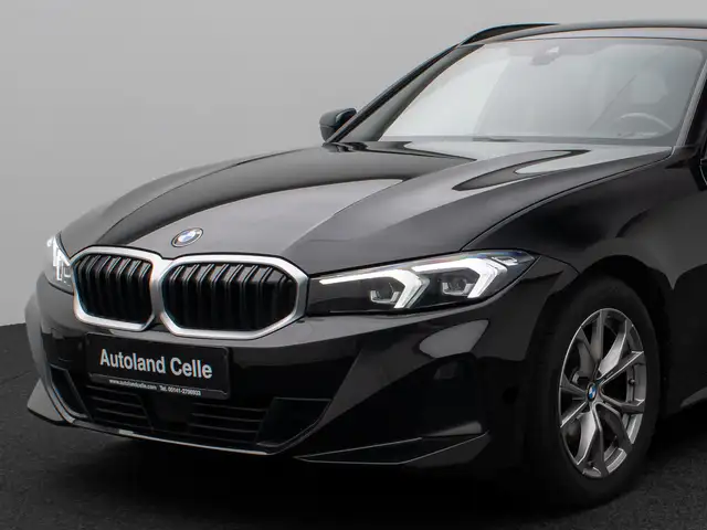 BMW 3 Series view 17