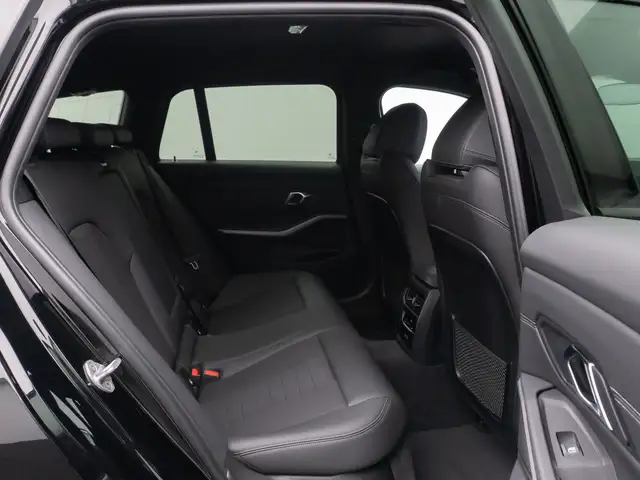 BMW 3 Series view 27