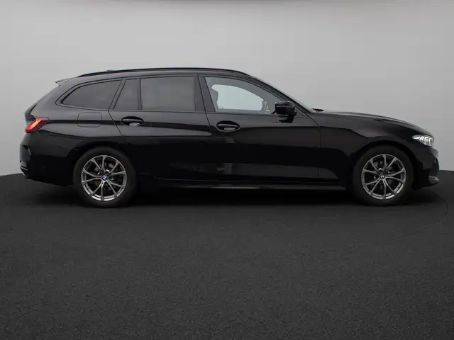 BMW 3 Series view 5