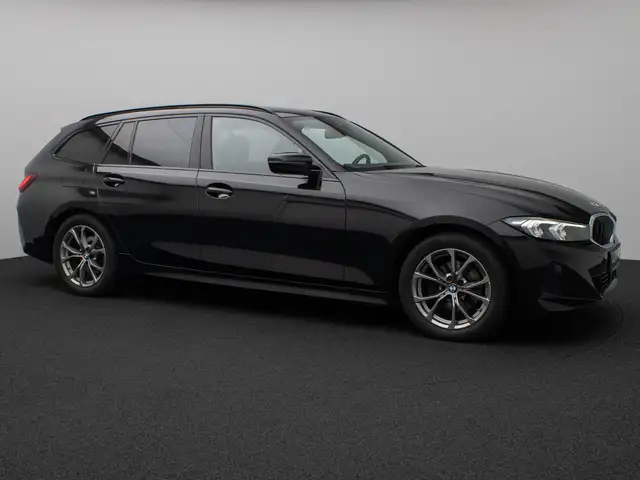 BMW 3 Series view 4