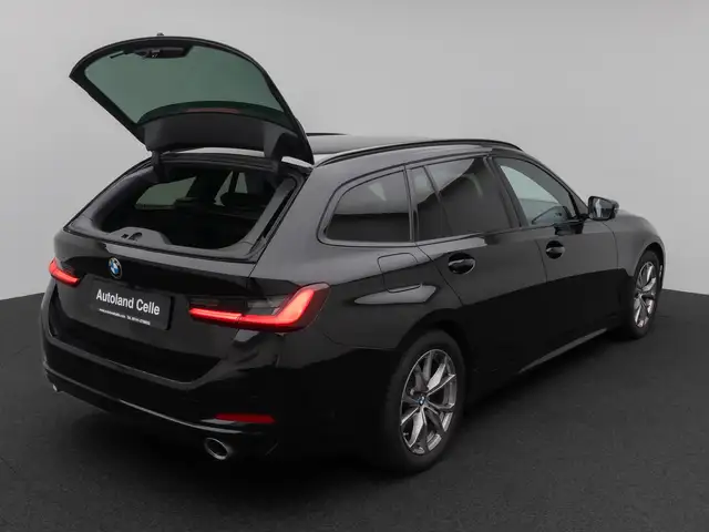 BMW 3 Series view 14