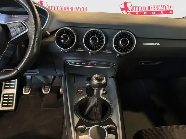 Audi TT view 10