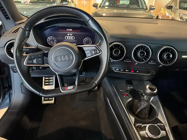 Audi TT view 13