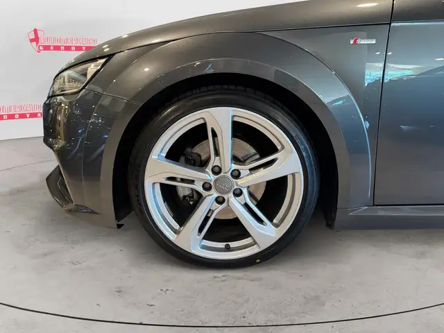 Audi TT view 7